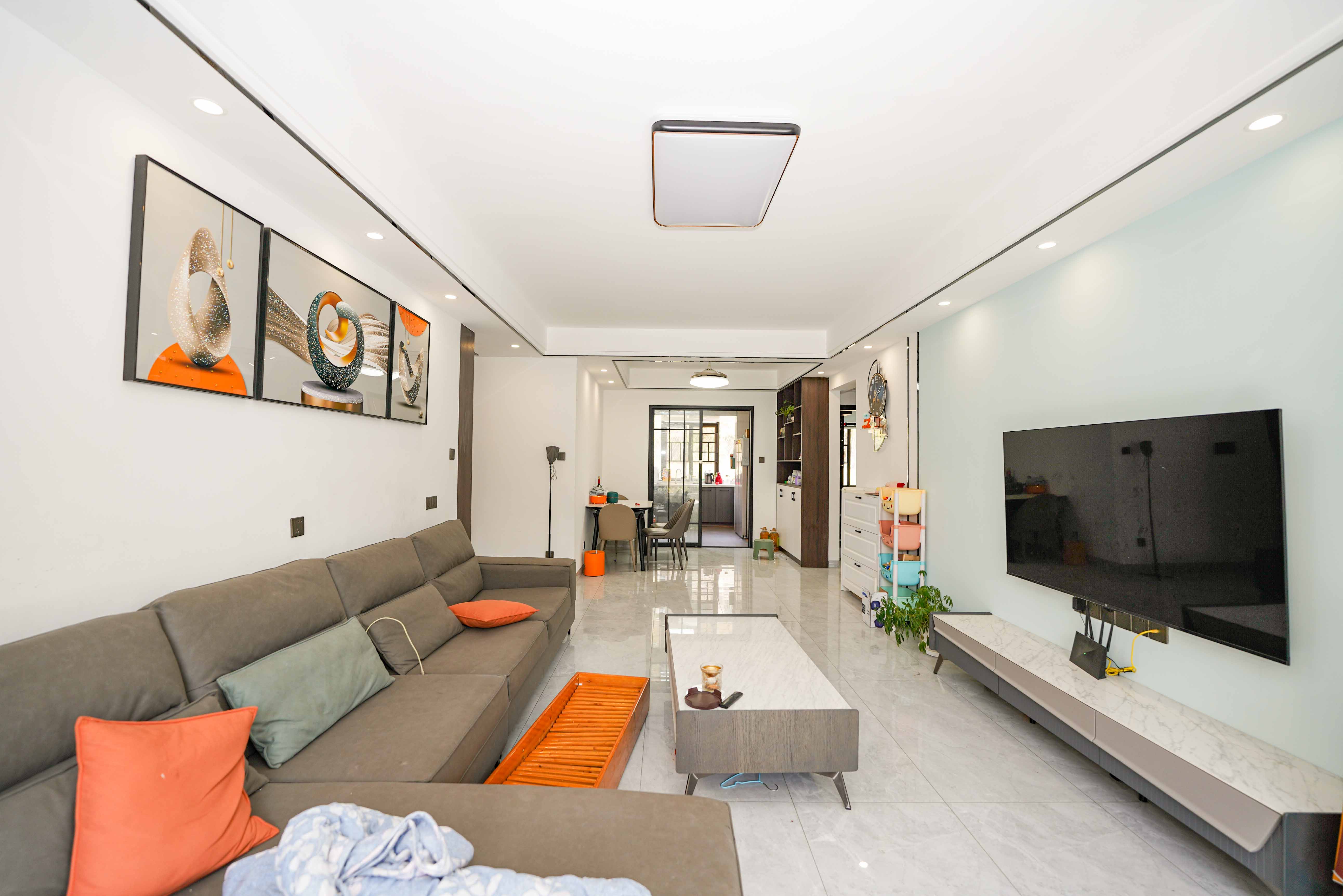 碧桂园公园壹号(凯怡茗苑) 3室2厅1卫 78.0万 碧桂园公园壹号(凯怡茗苑) 3室2厅1卫 78.0万客厅