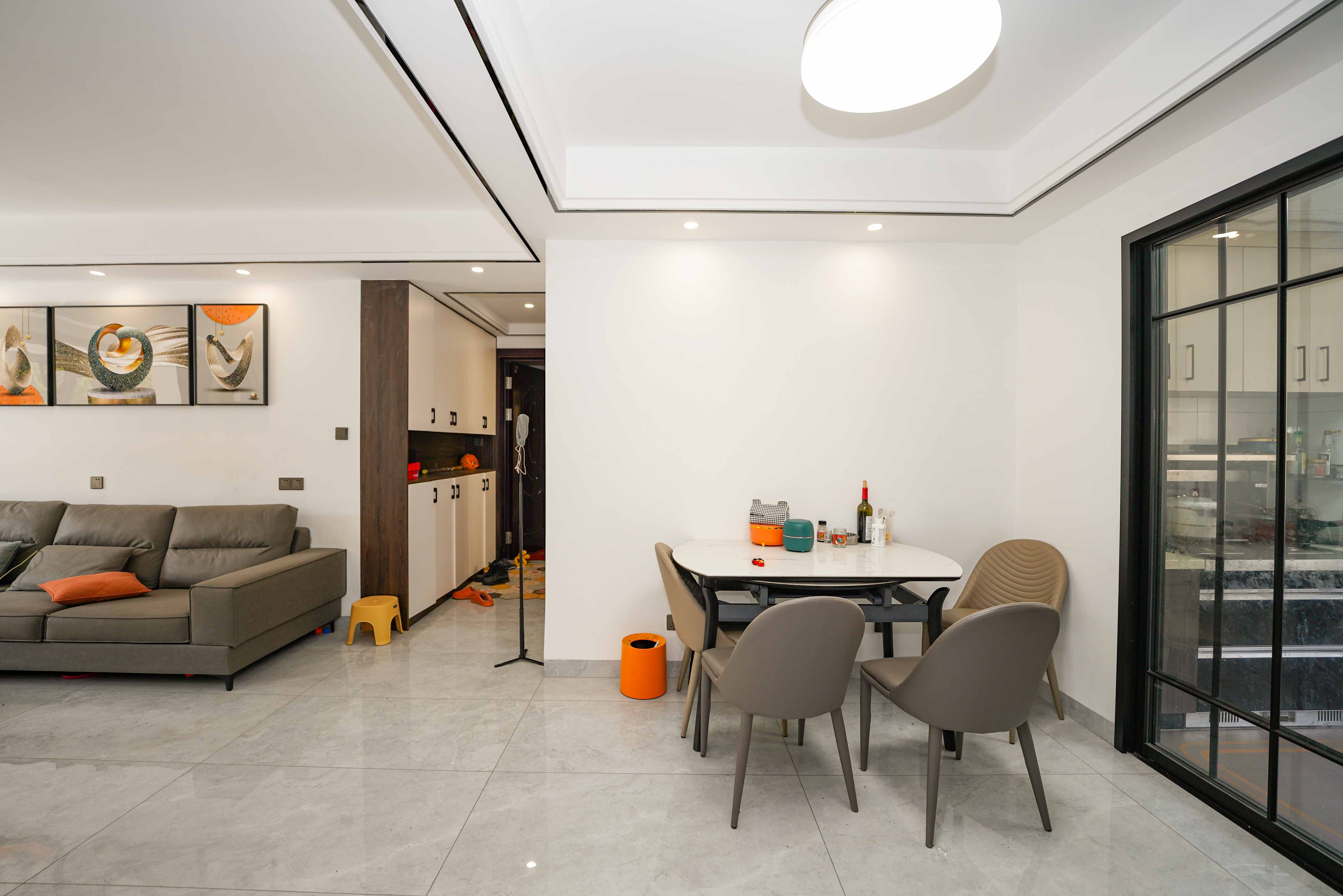 碧桂园公园壹号(凯怡茗苑) 3室2厅1卫 78.0万 碧桂园公园壹号(凯怡茗苑) 3室2厅1卫 78.0万客厅