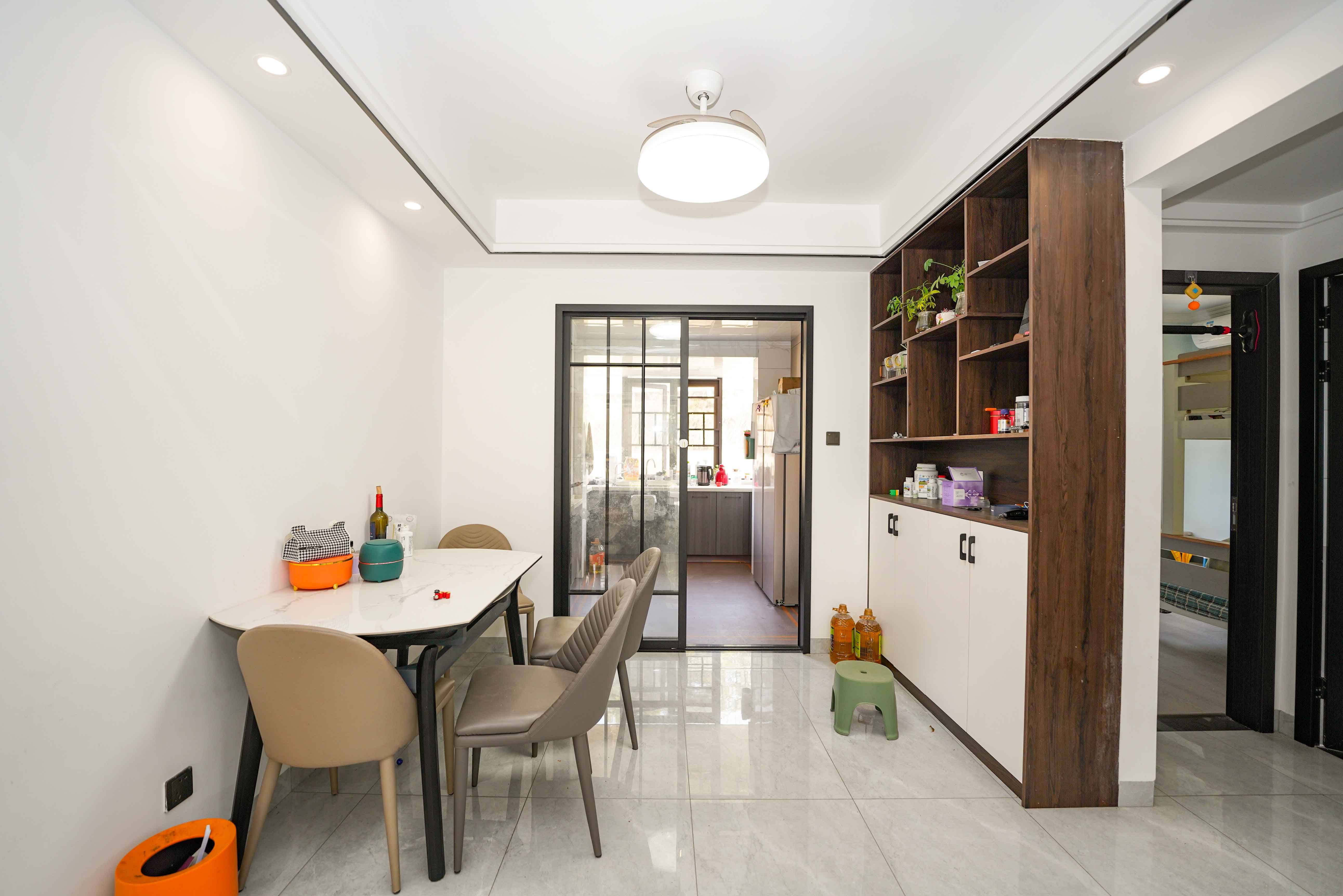 碧桂园公园壹号(凯怡茗苑) 3室2厅1卫 78.0万 碧桂园公园壹号(凯怡茗苑) 3室2厅1卫 78.0万客厅