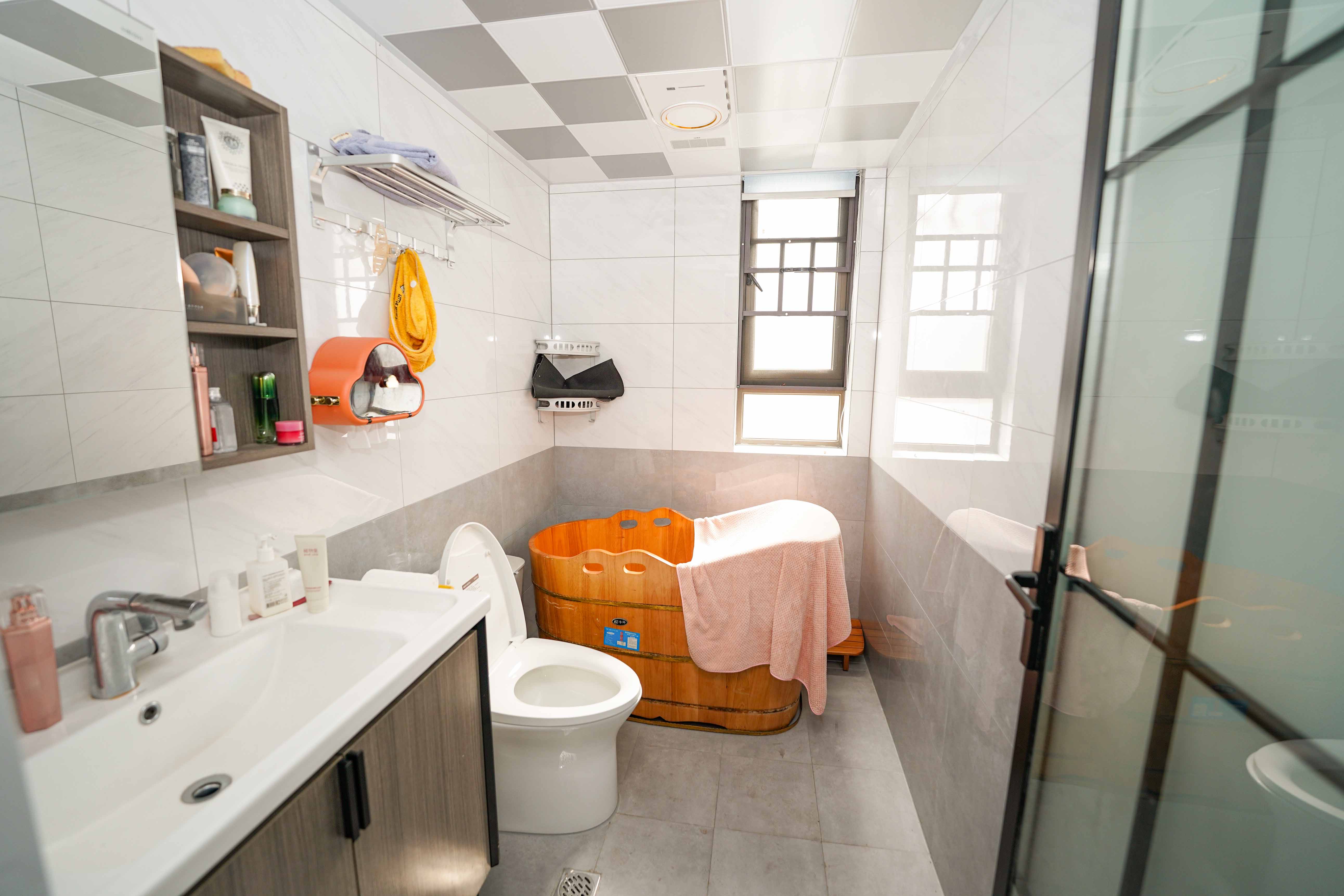 碧桂园公园壹号(凯怡茗苑) 3室2厅1卫 78.0万 碧桂园公园壹号(凯怡茗苑) 3室2厅1卫 78.0万卫生间