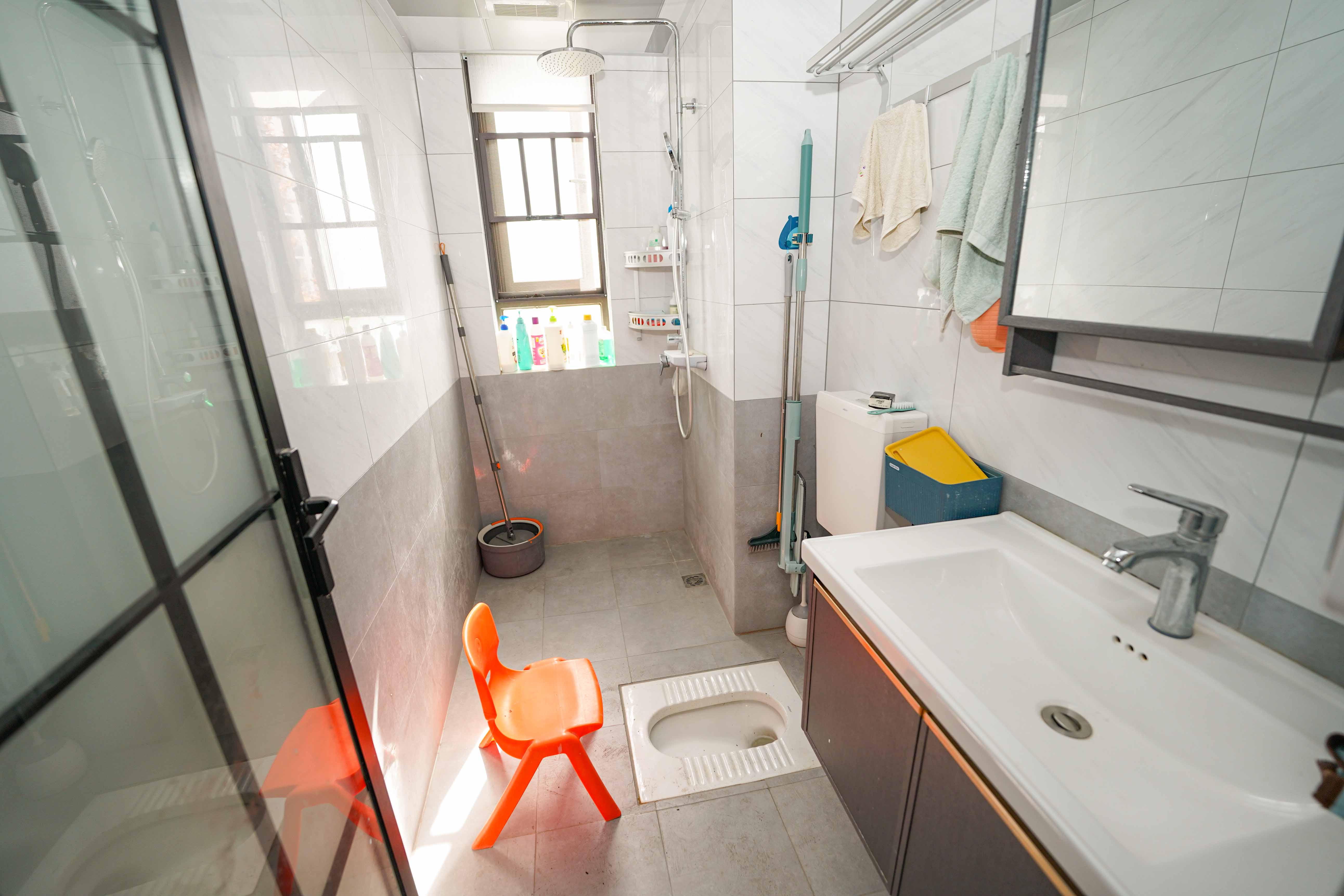 碧桂园公园壹号(凯怡茗苑) 3室2厅1卫 78.0万 碧桂园公园壹号(凯怡茗苑) 3室2厅1卫 78.0万卫生间