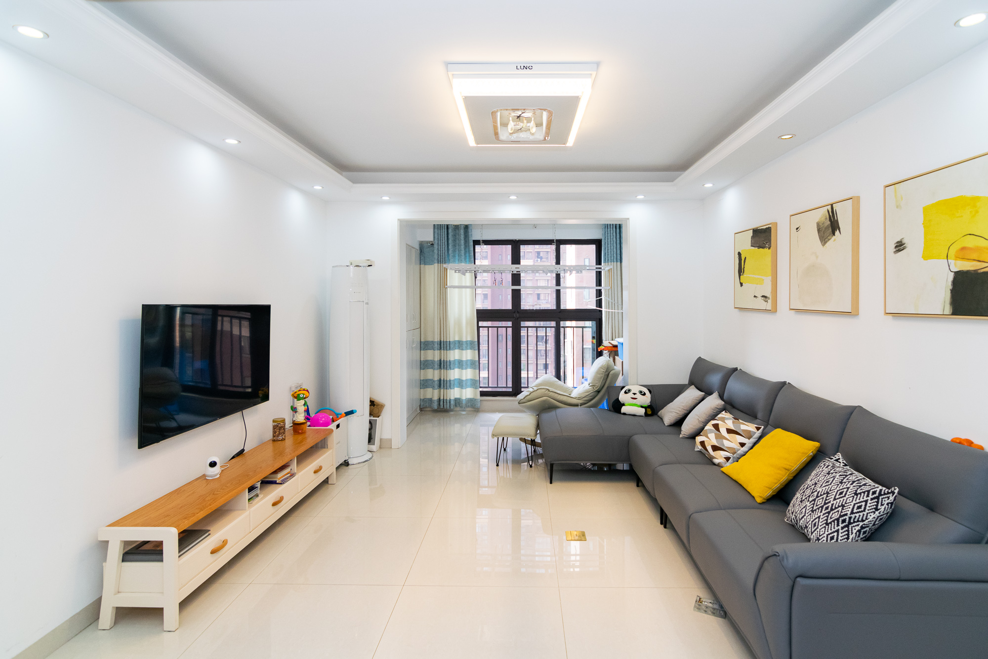 新城国际花都 3室2厅2卫 66.0万 新城国际花都 3室2厅2卫 66.0万客厅