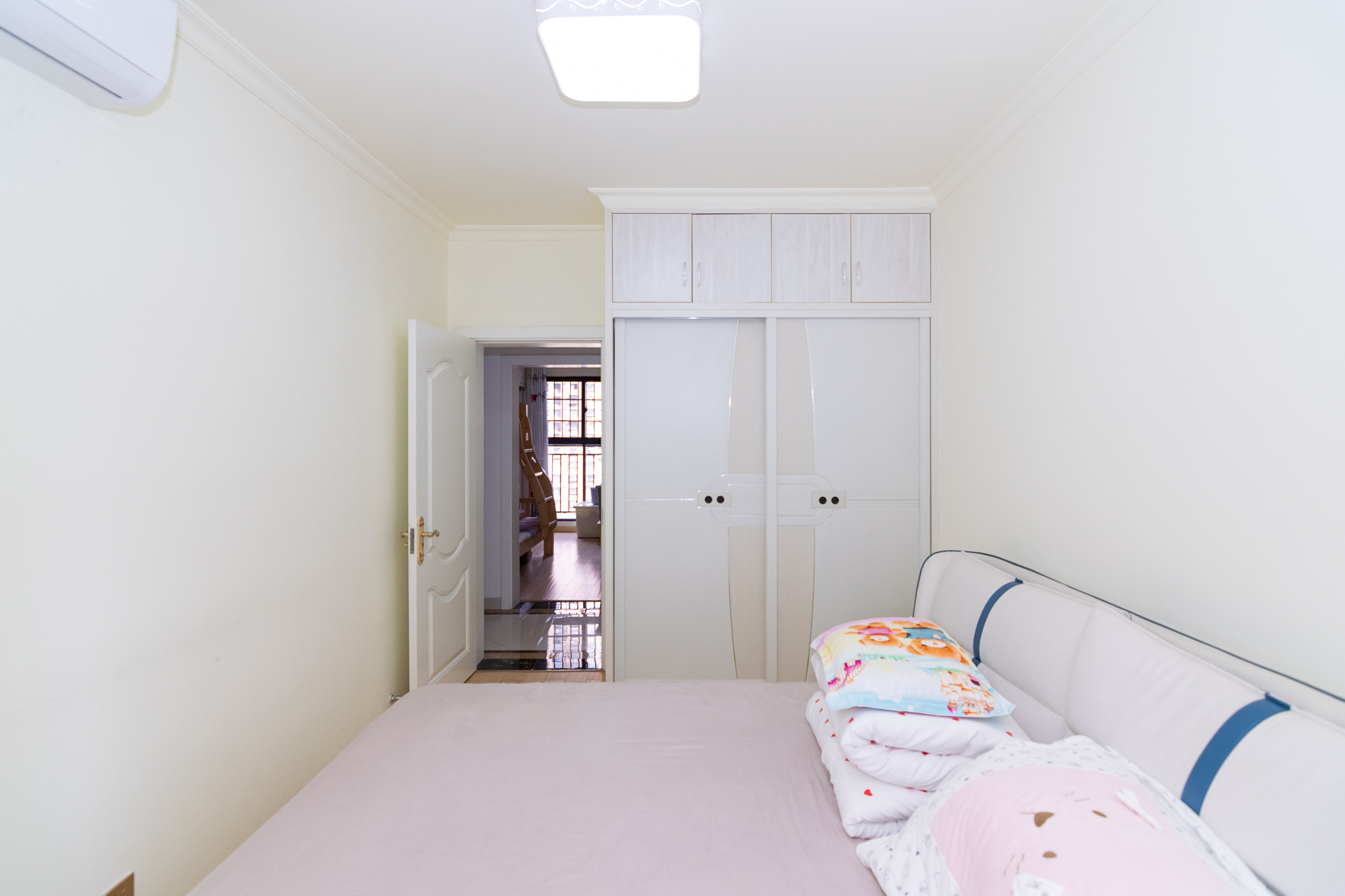 新城国际花都 3室2厅2卫 66.0万 新城国际花都 3室2厅2卫 66.0万卧室