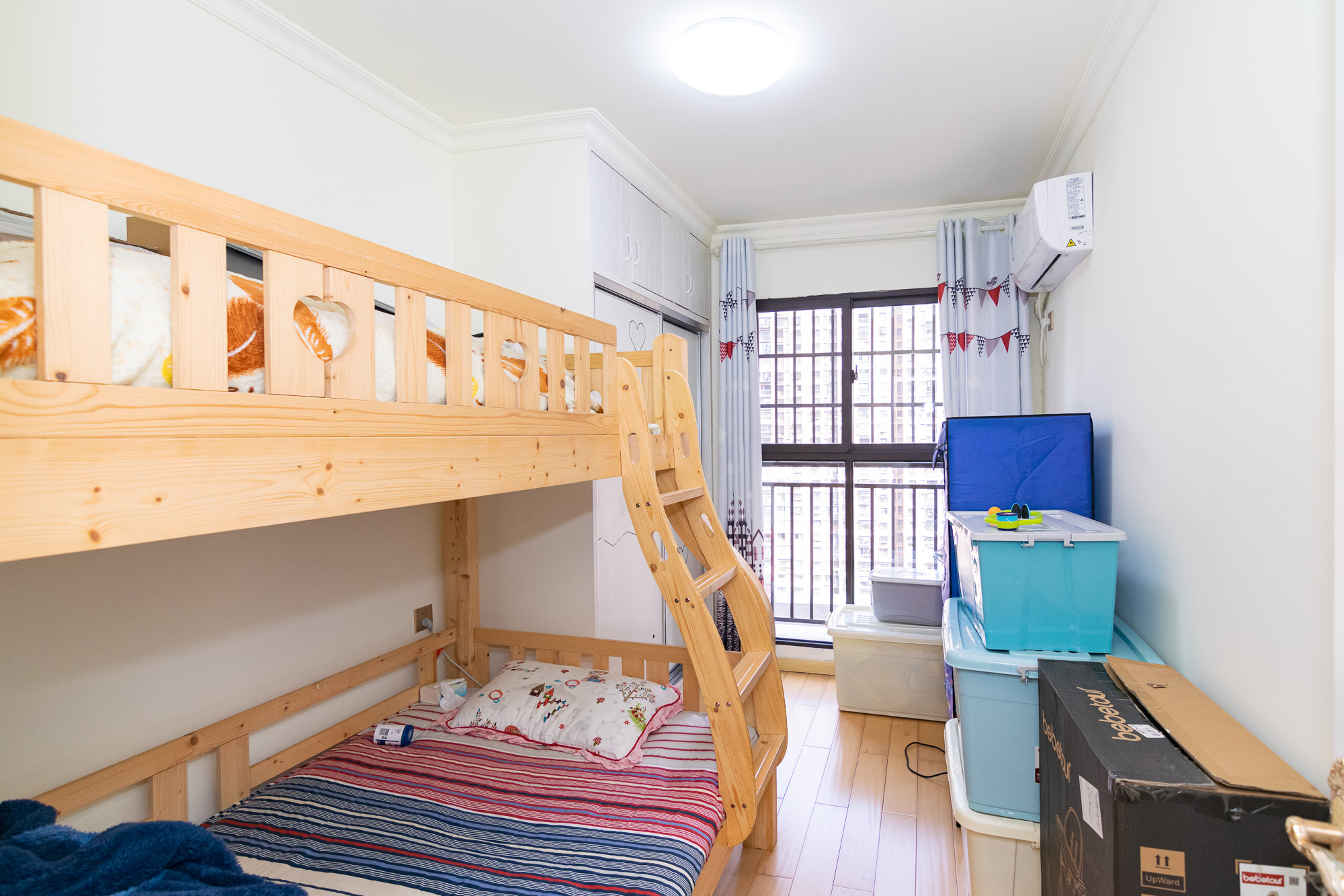 新城国际花都 3室2厅2卫 66.0万 新城国际花都 3室2厅2卫 66.0万卧室