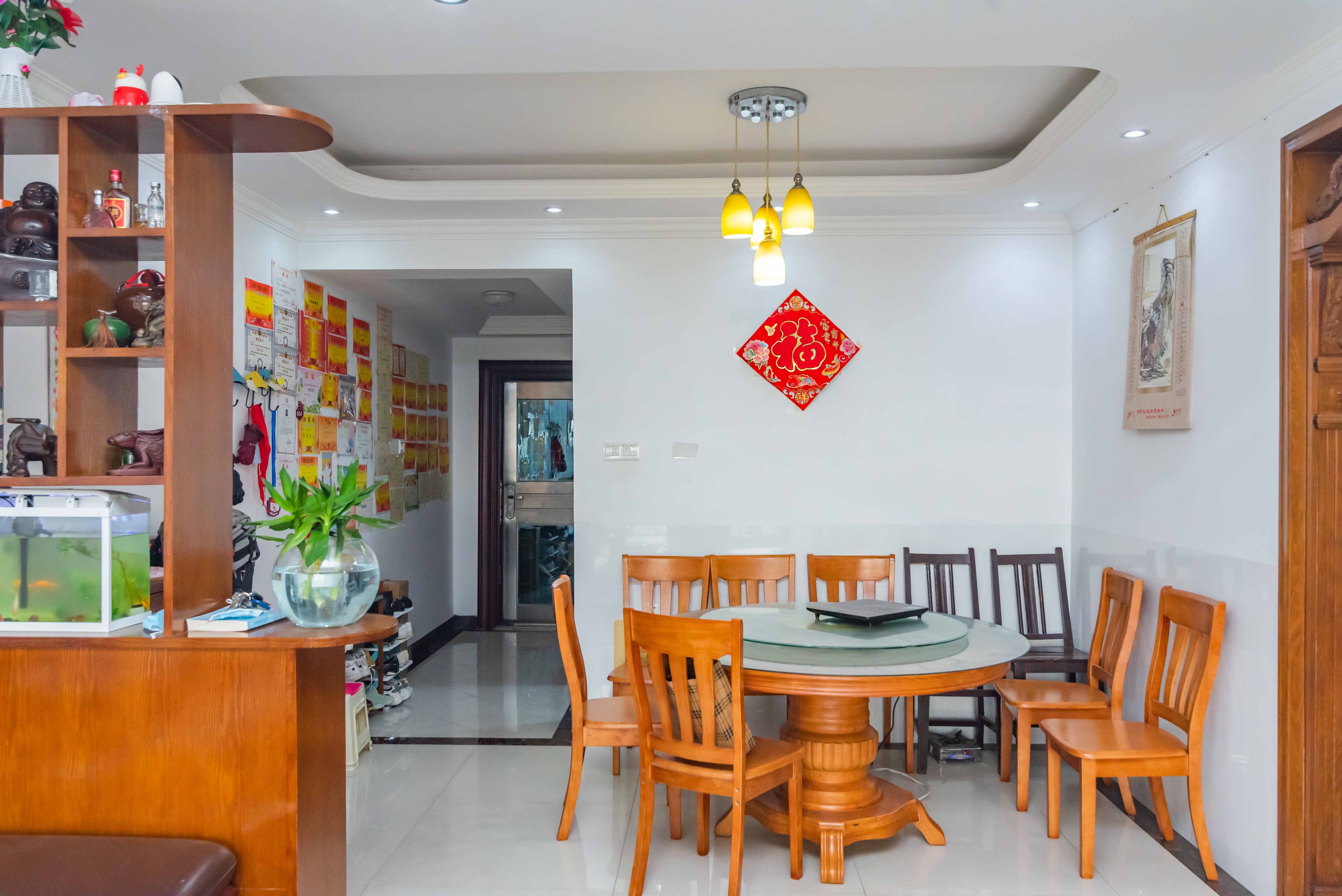 悦湖山  4室2厅2卫   110.00万 悦湖山  4室2厅2卫   110.00万客厅