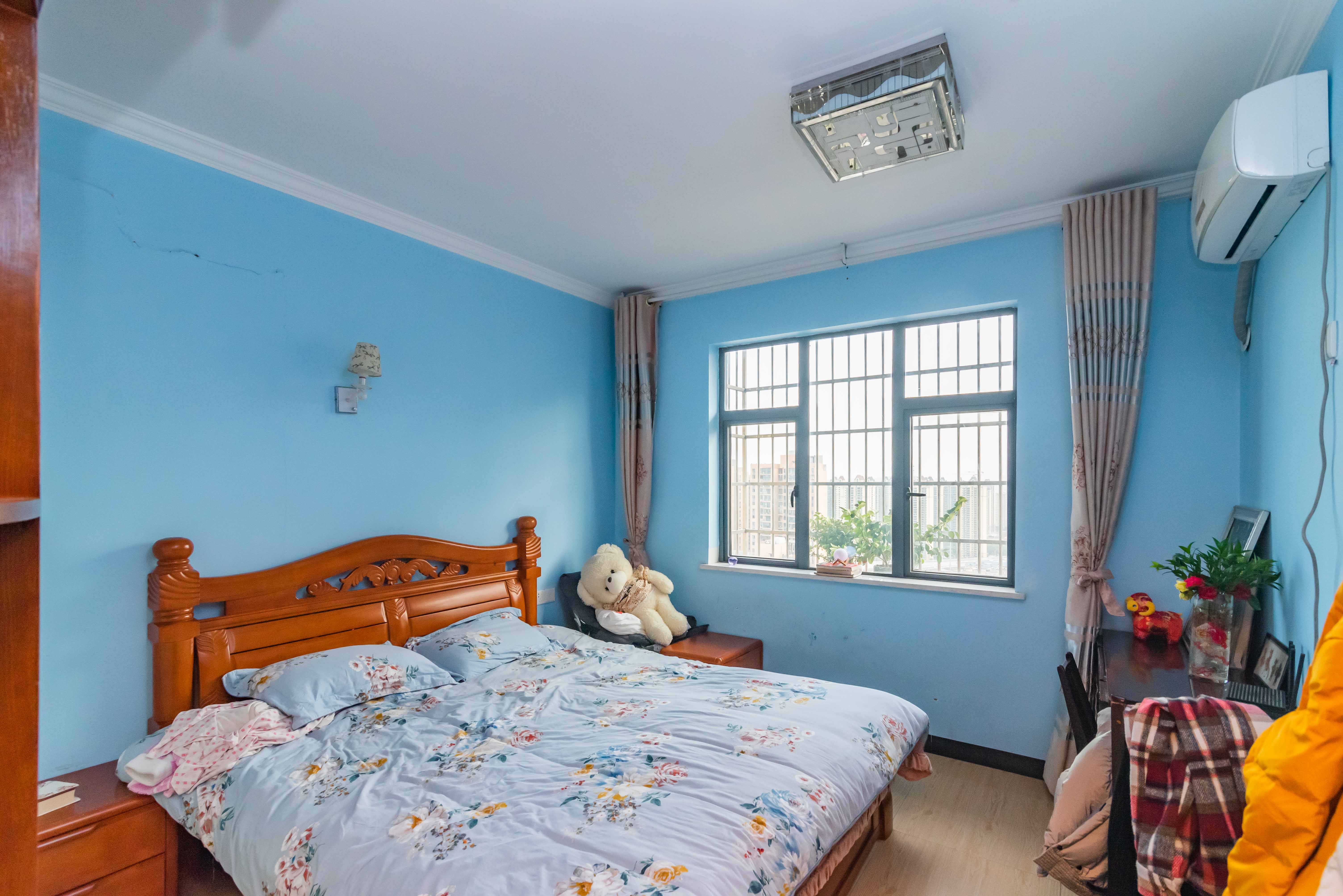 悦湖山  4室2厅2卫   110.00万 悦湖山  4室2厅2卫   110.00万卧室