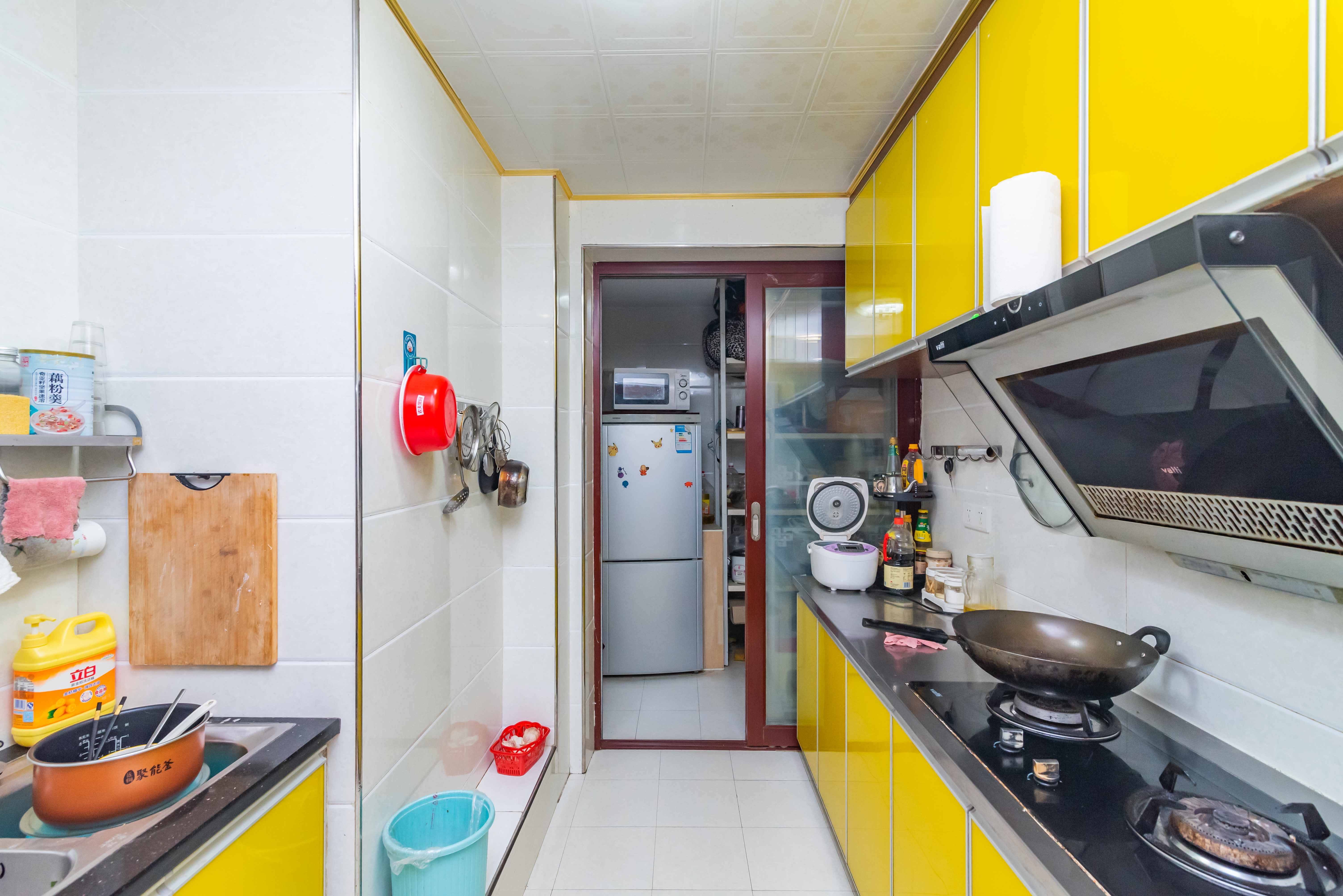 悦湖山  4室2厅2卫   110.00万 悦湖山  4室2厅2卫   110.00万厨房