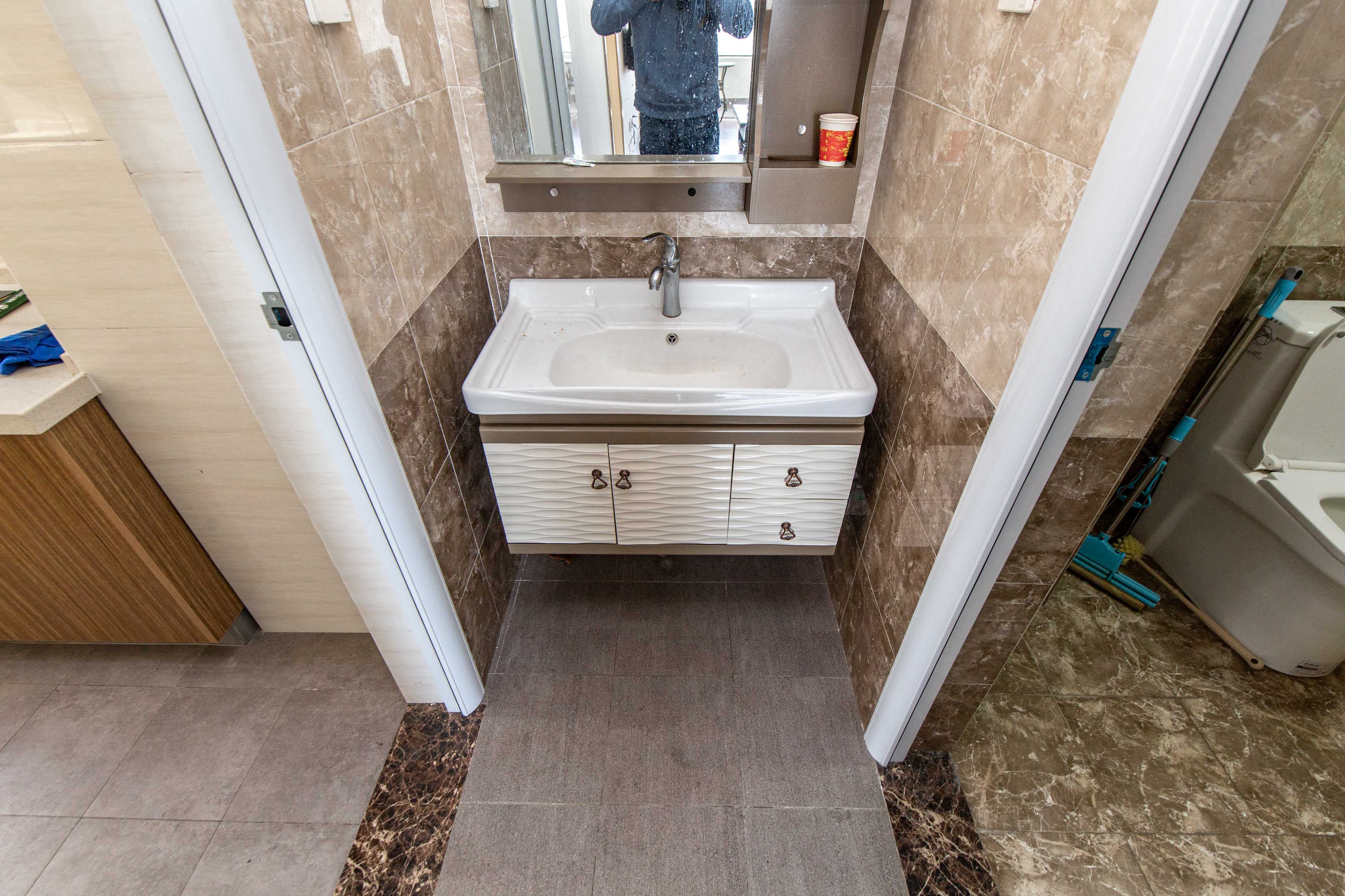 半山公馆（半山国际中心）  2室2厅1卫    73.0万卫生间