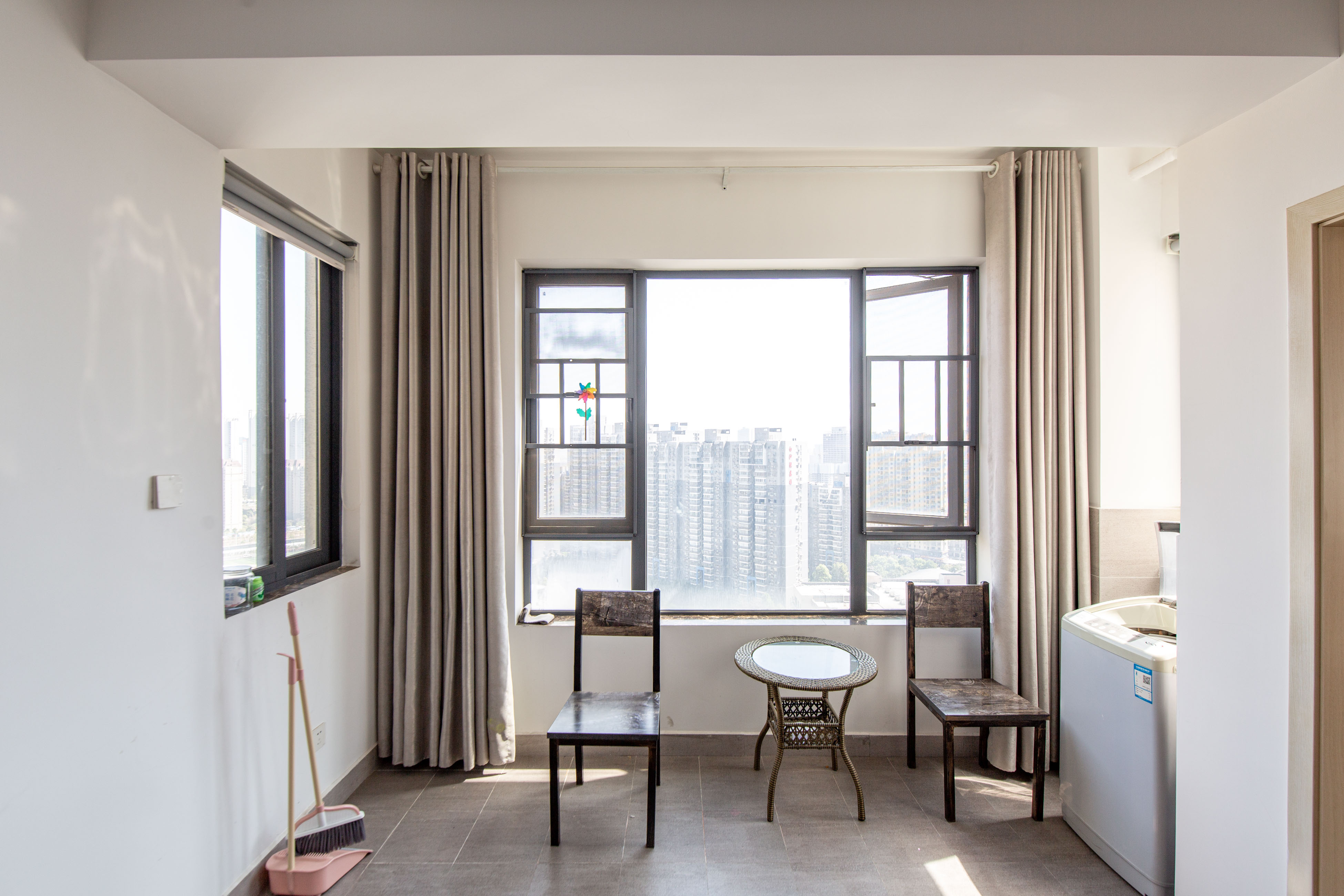 半山公馆（半山国际中心）  2室2厅1卫    73.0万阳台