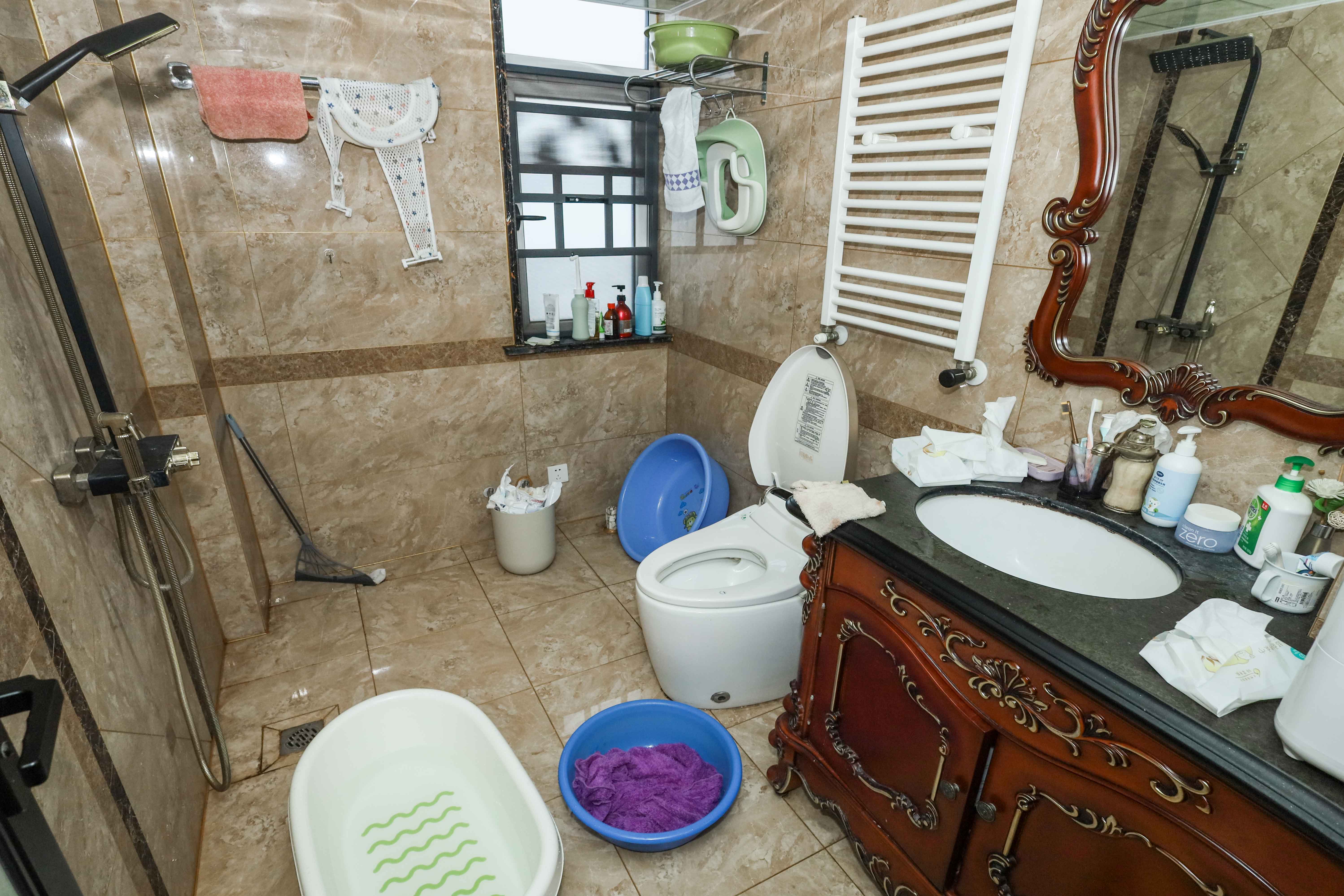 山水英伦海德广场  4室2厅2卫   239.80万 山水英伦海德广场  4室2厅2卫   239.80万卫生间