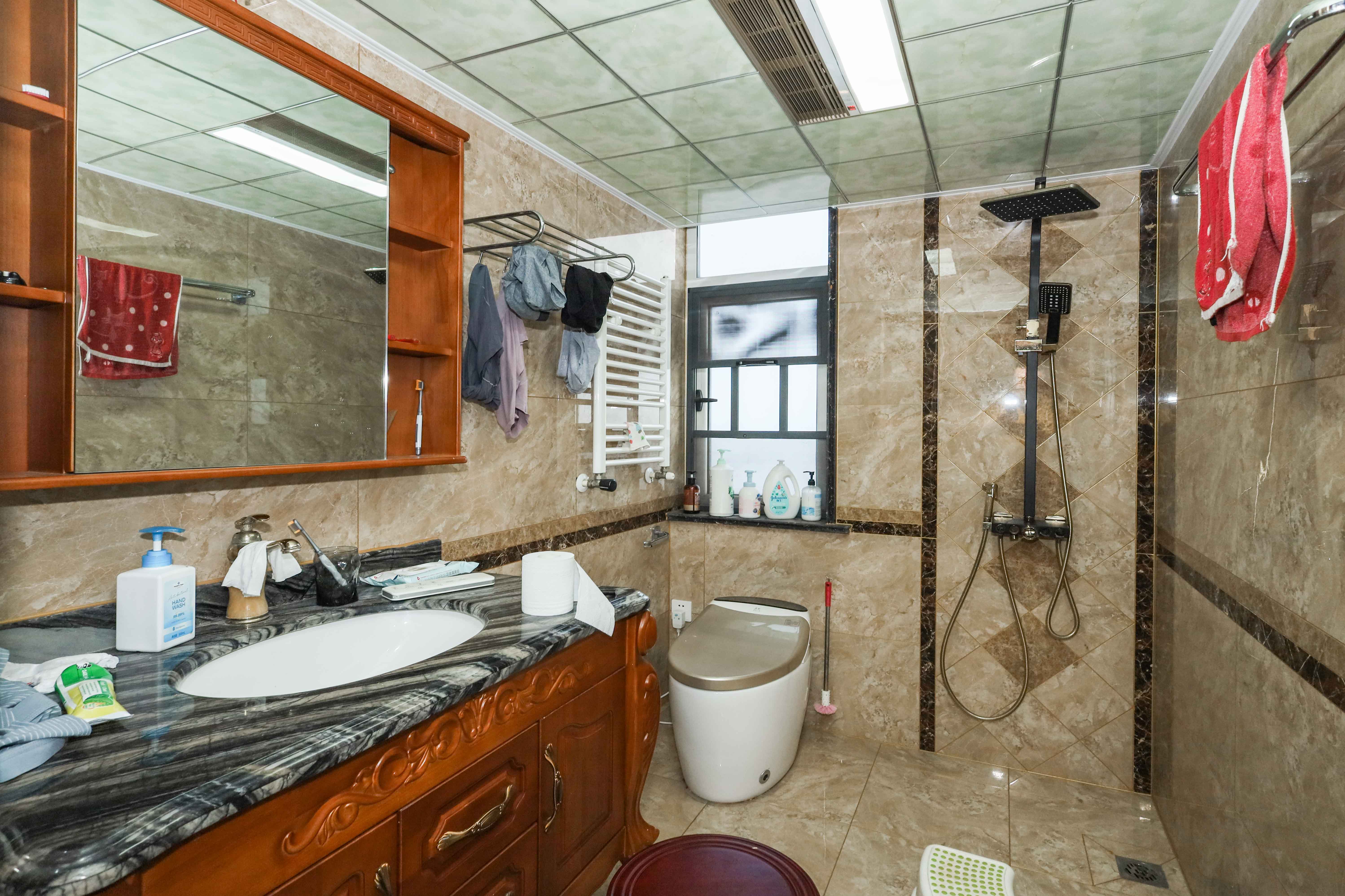 山水英伦海德广场  4室2厅2卫   239.80万 山水英伦海德广场  4室2厅2卫   239.80万卫生间