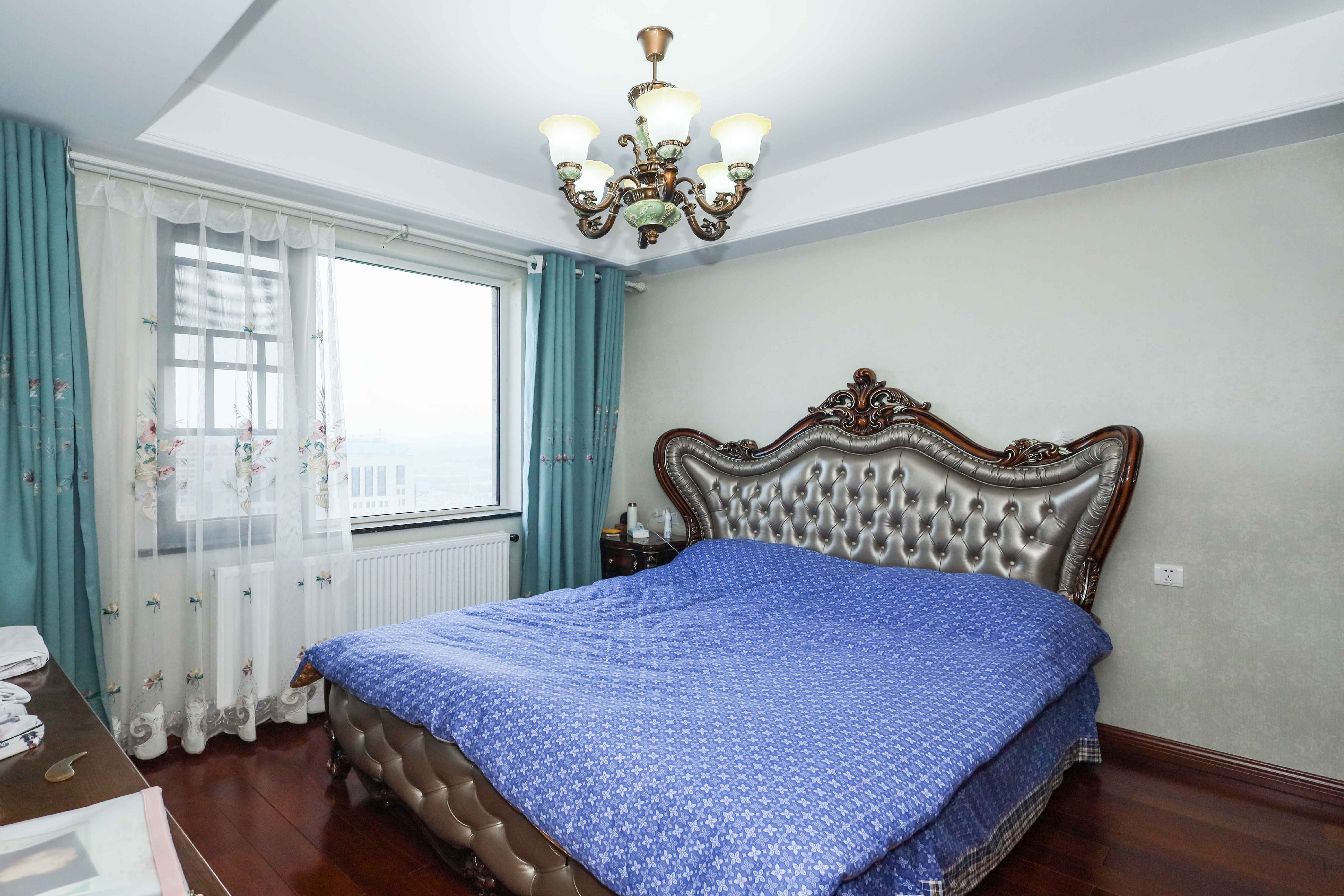 山水英伦海德广场  4室2厅2卫   239.80万 山水英伦海德广场  4室2厅2卫   239.80万卧室