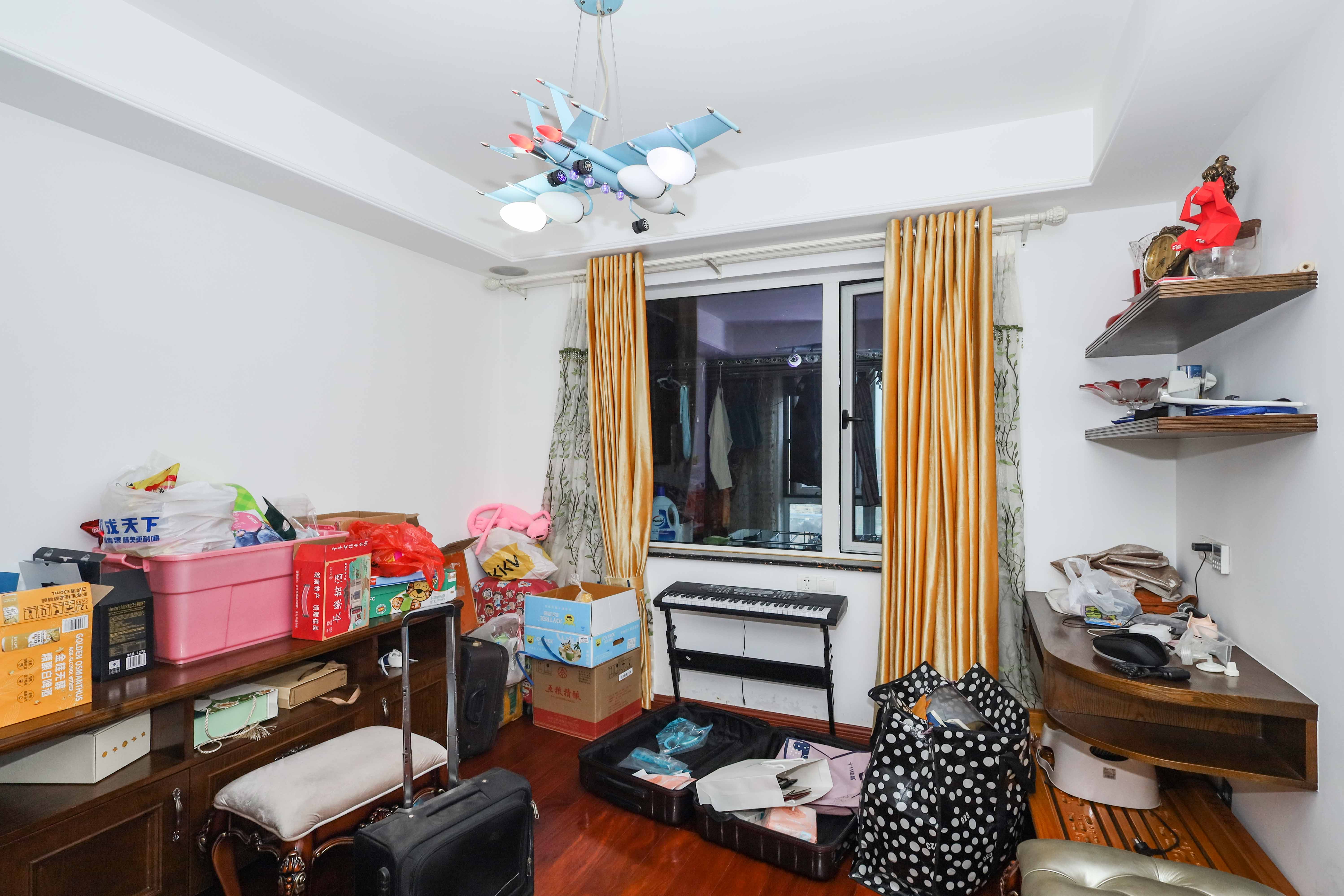 山水英伦海德广场  4室2厅2卫   239.80万 山水英伦海德广场  4室2厅2卫   239.80万卧室