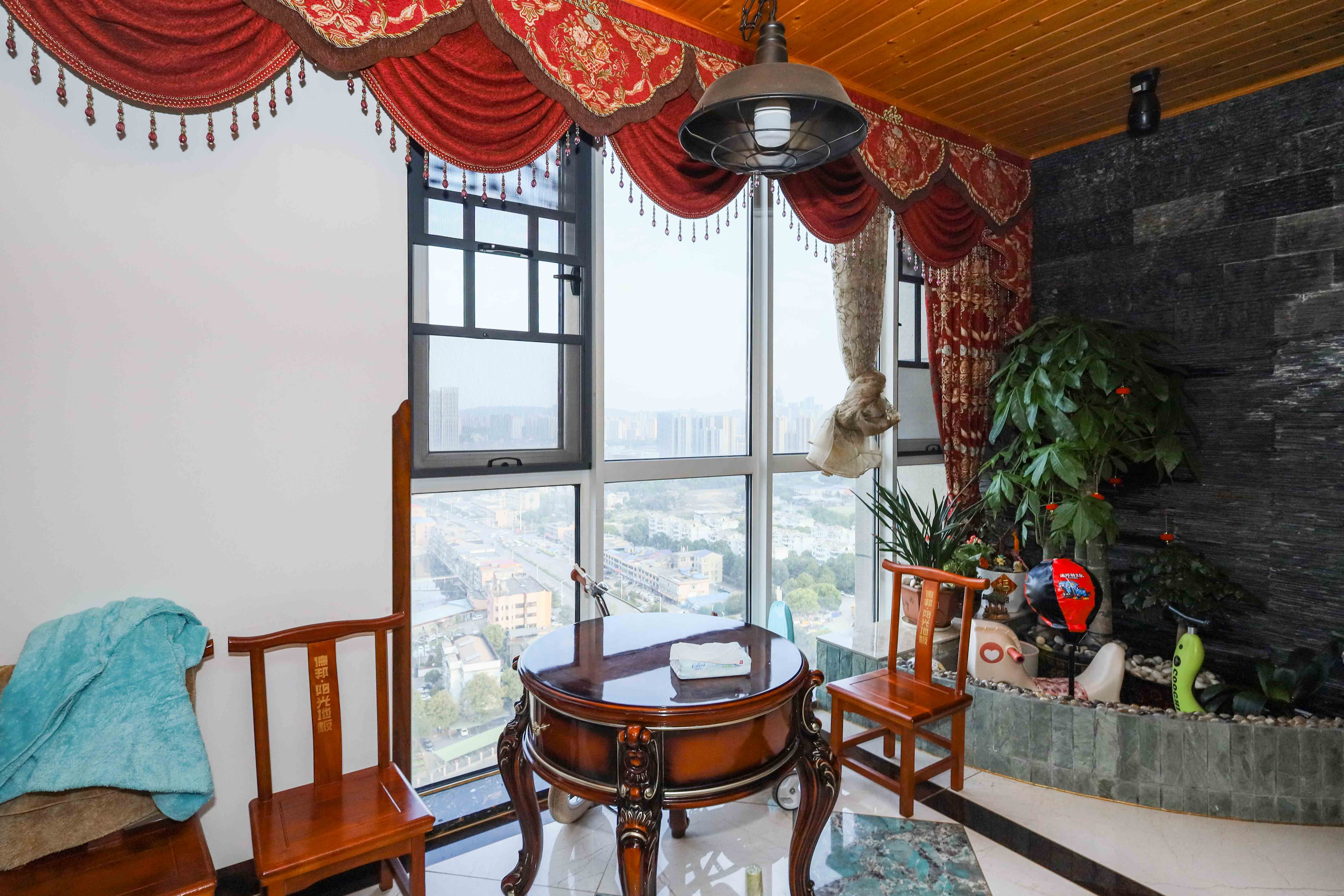 山水英伦海德广场  4室2厅2卫   239.80万 山水英伦海德广场  4室2厅2卫   239.80万阳台