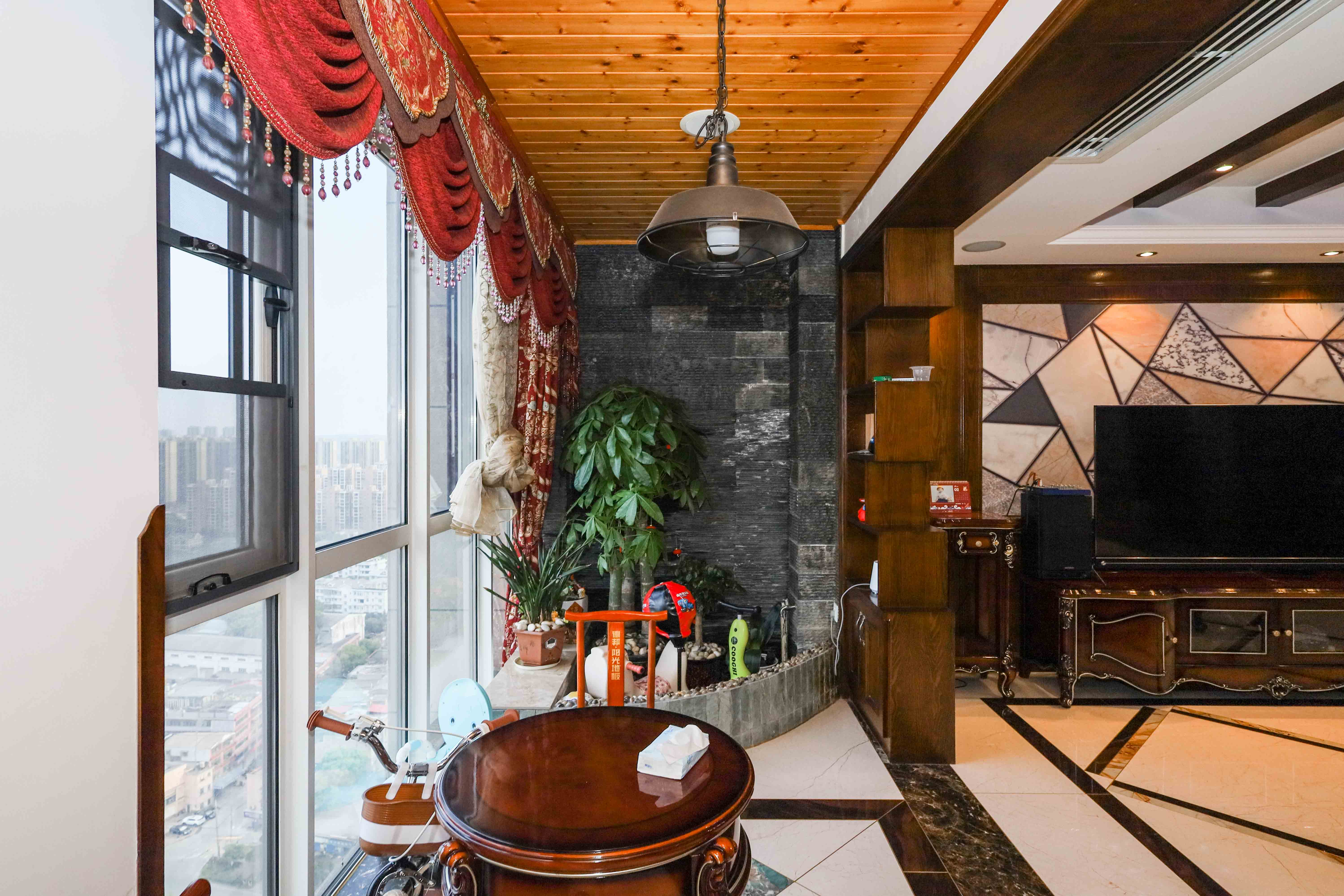 山水英伦海德广场  4室2厅2卫   239.80万 山水英伦海德广场  4室2厅2卫   239.80万阳台