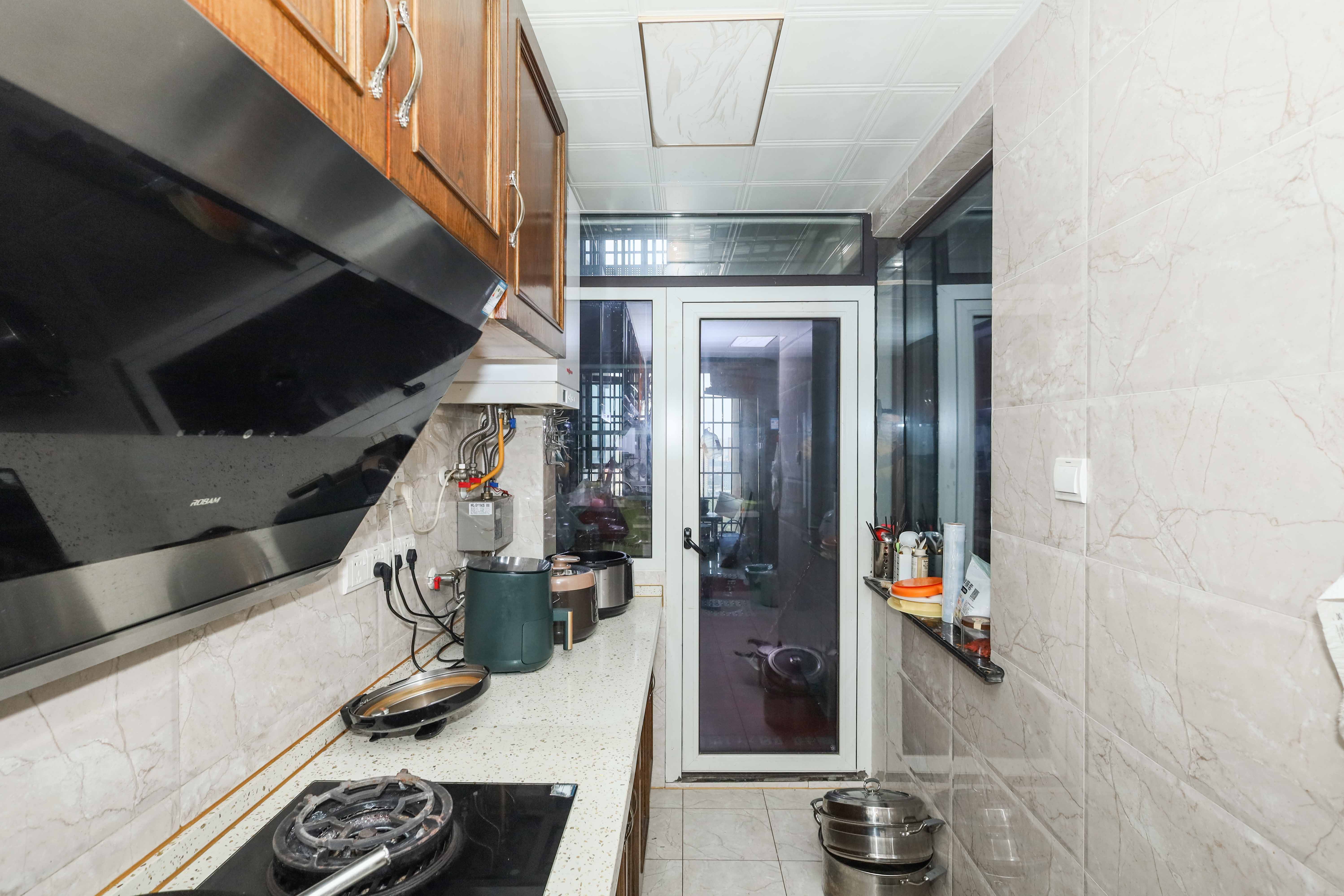 山水英伦海德广场  4室2厅2卫   239.80万 山水英伦海德广场  4室2厅2卫   239.80万厨房