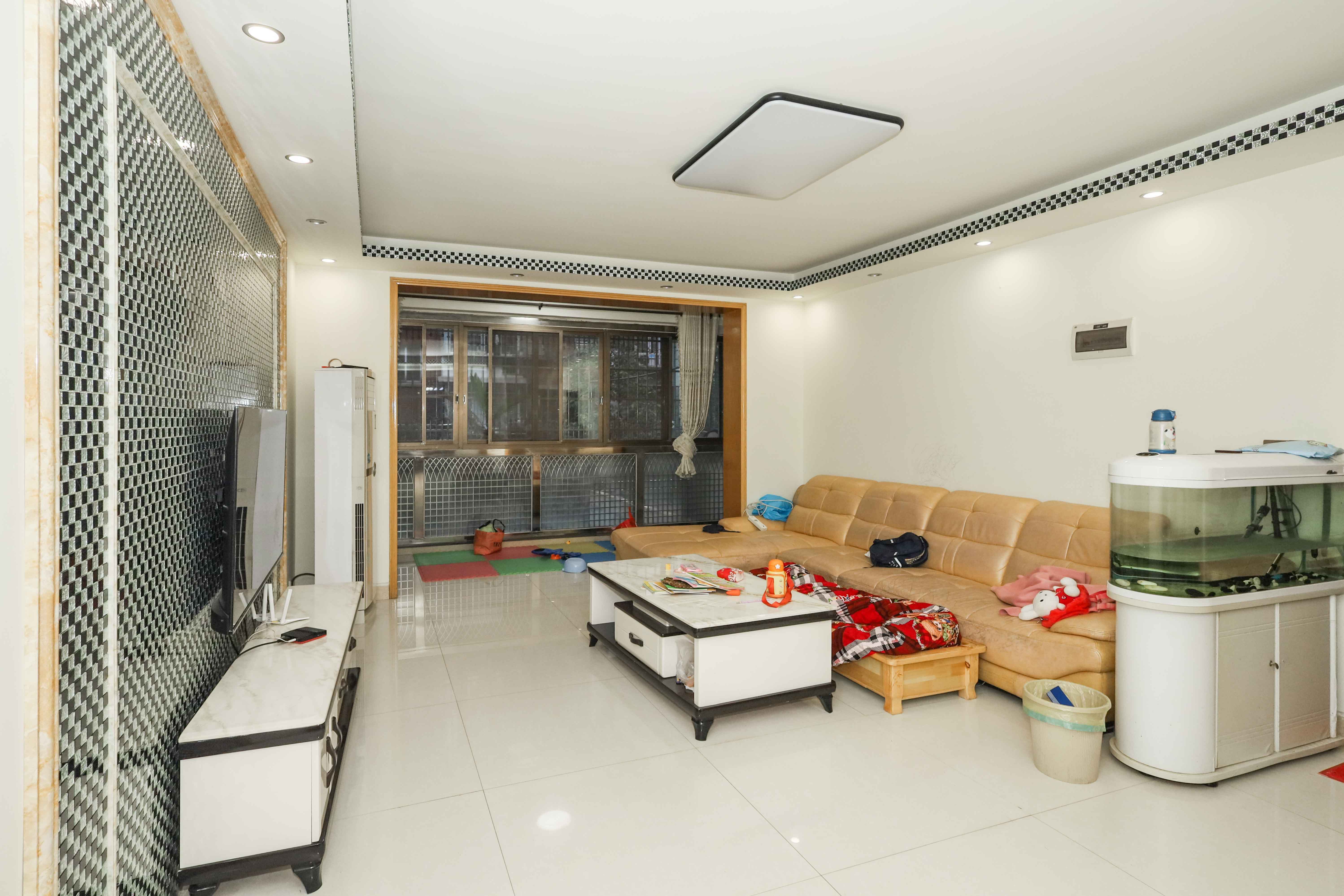 山水英伦 3室2厅2卫 115.00万 山水英伦 3室2厅2卫 115.00万客厅