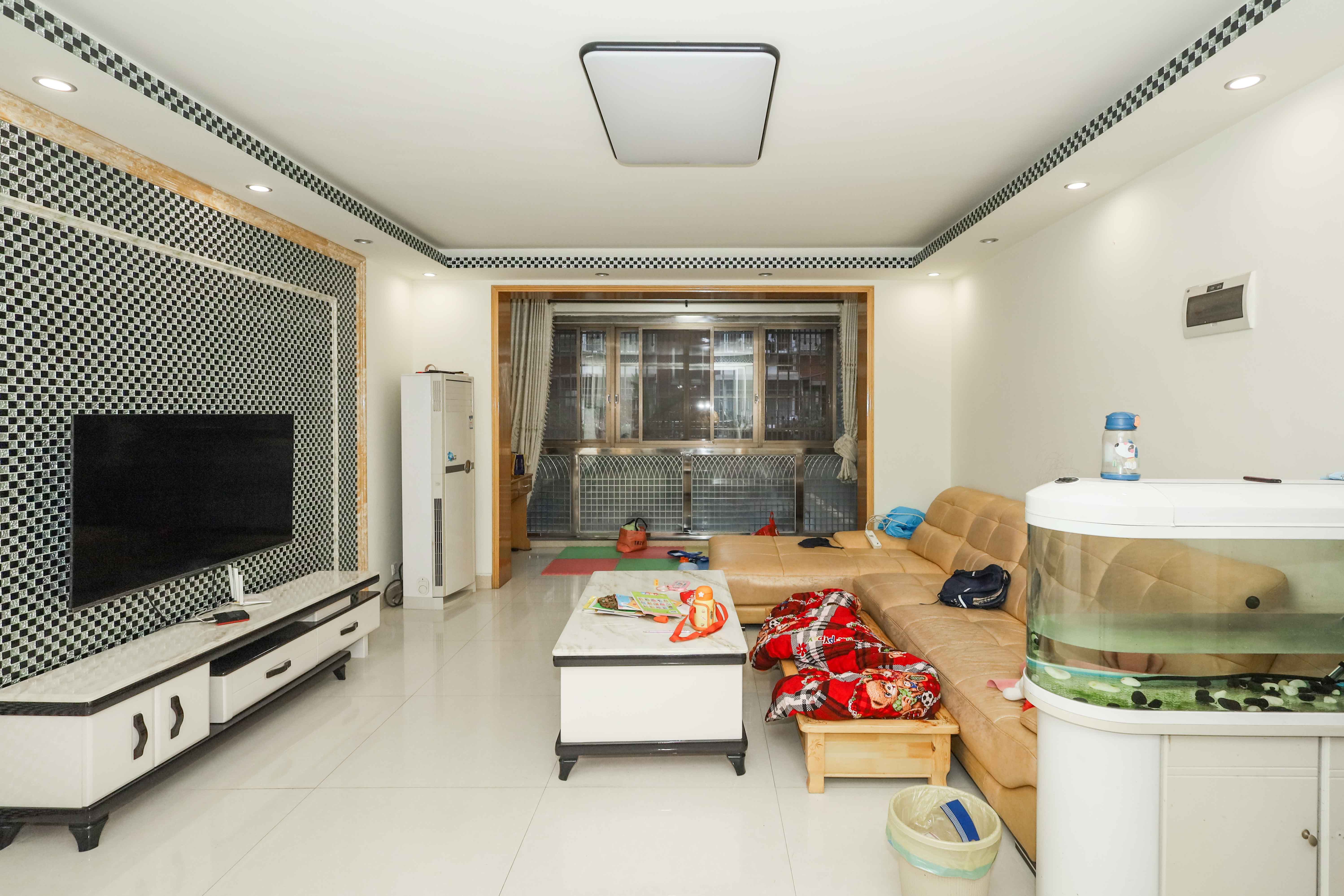 山水英伦 3室2厅2卫 115.00万 山水英伦 3室2厅2卫 115.00万客厅