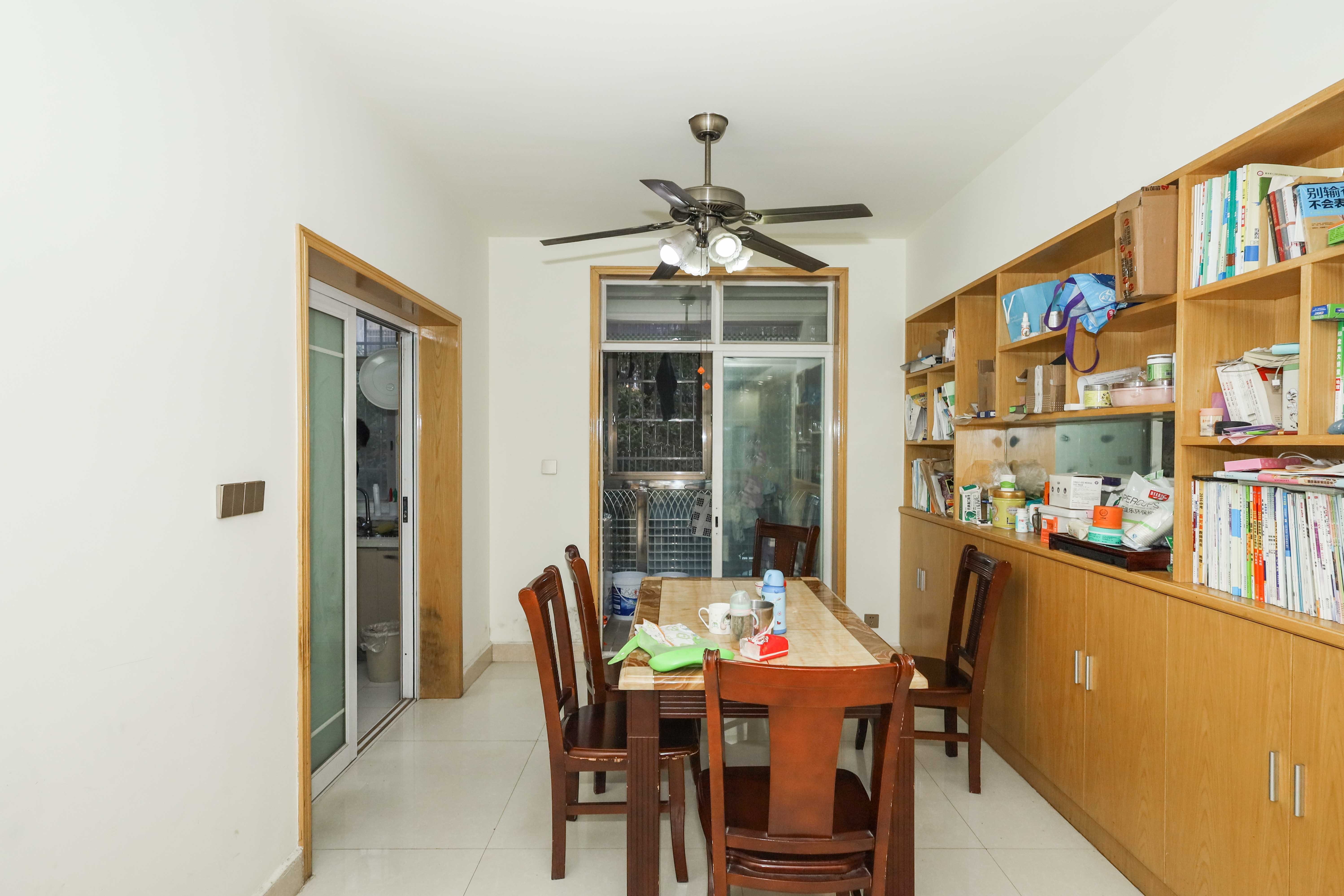 山水英伦 3室2厅2卫 115.00万 山水英伦 3室2厅2卫 115.00万客厅