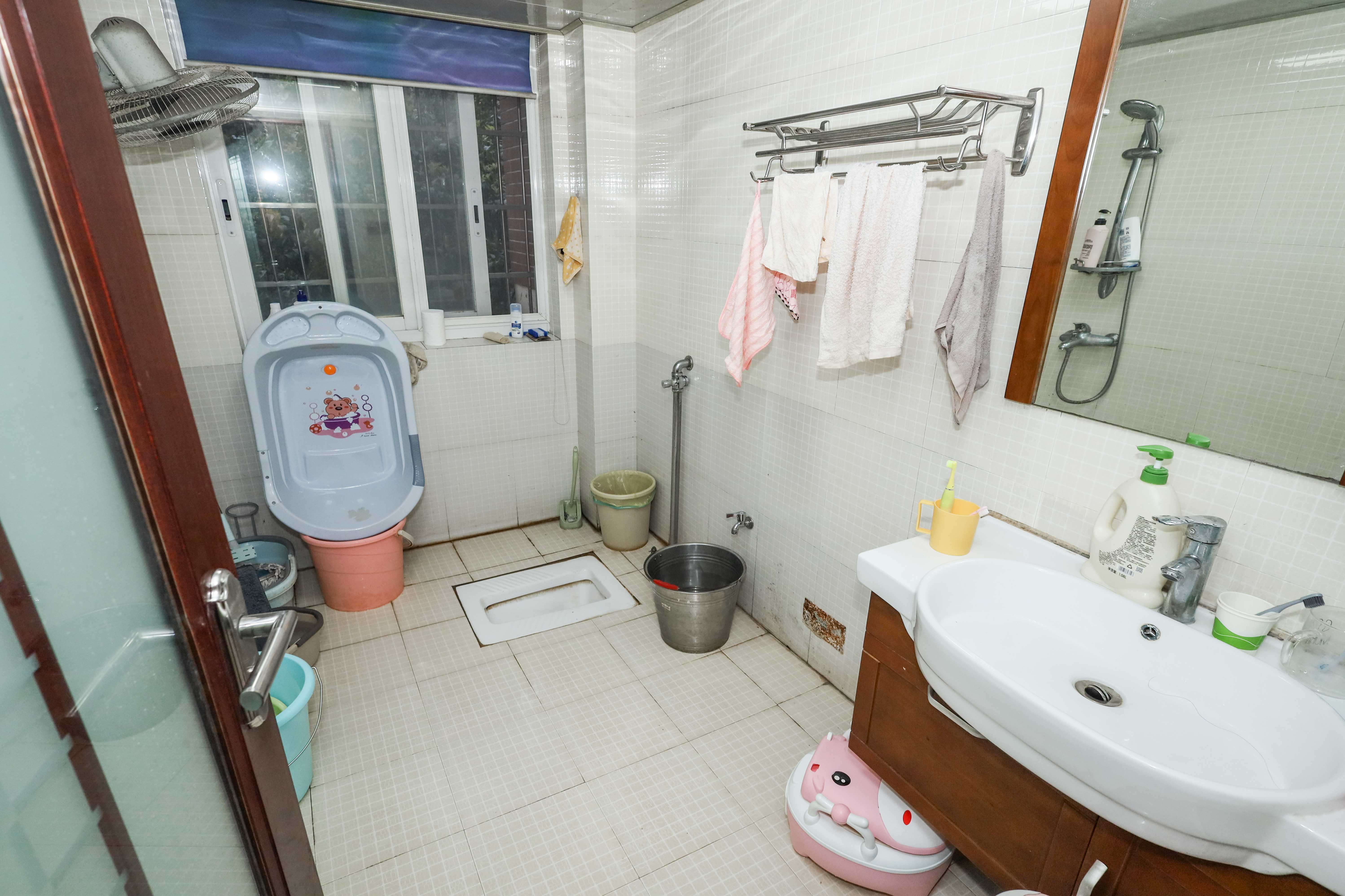 山水英伦 3室2厅2卫 115.00万 山水英伦 3室2厅2卫 115.00万卫生间