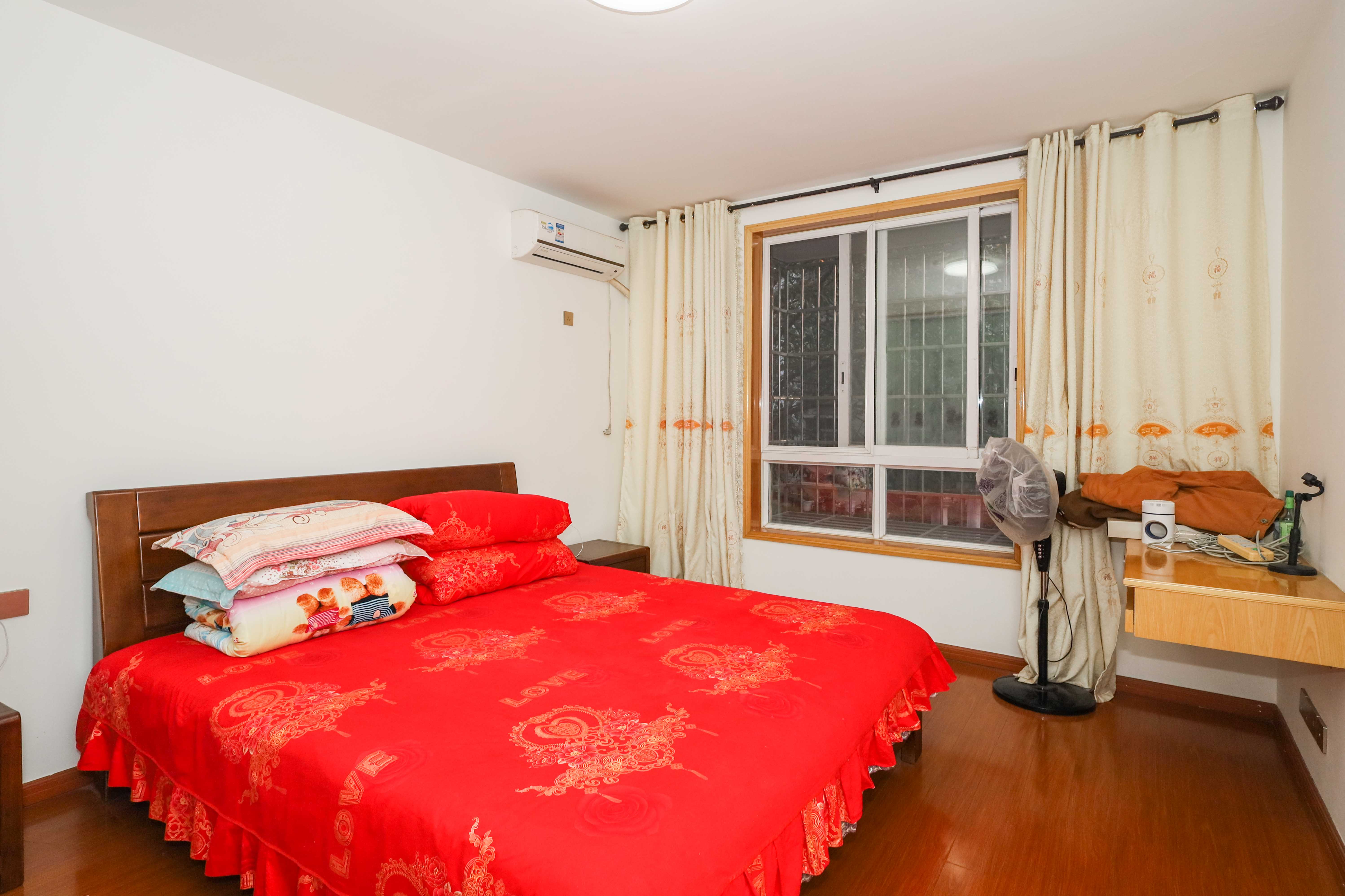 山水英伦 3室2厅2卫 115.00万 山水英伦 3室2厅2卫 115.00万卧室