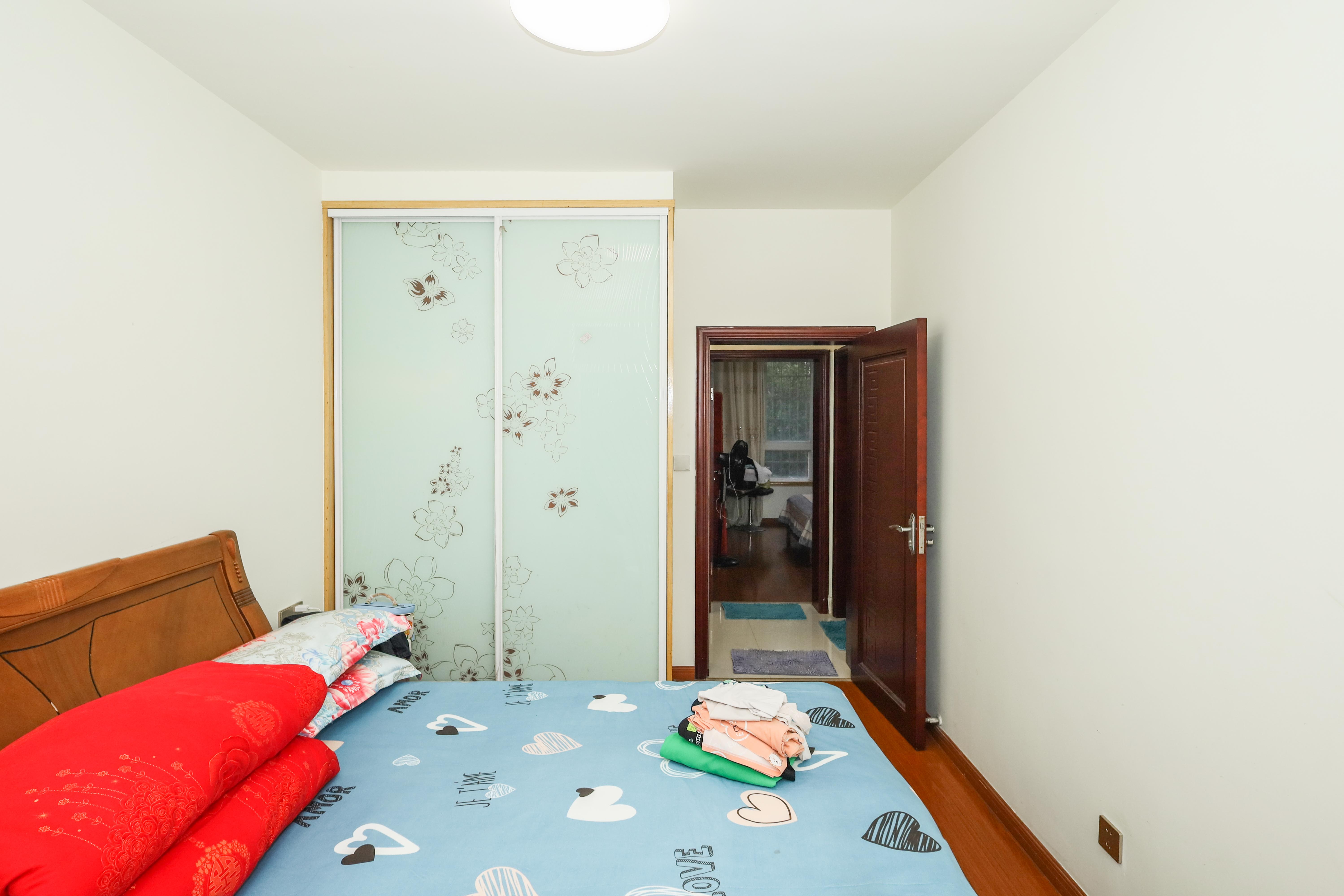 山水英伦 3室2厅2卫 115.00万 山水英伦 3室2厅2卫 115.00万卧室