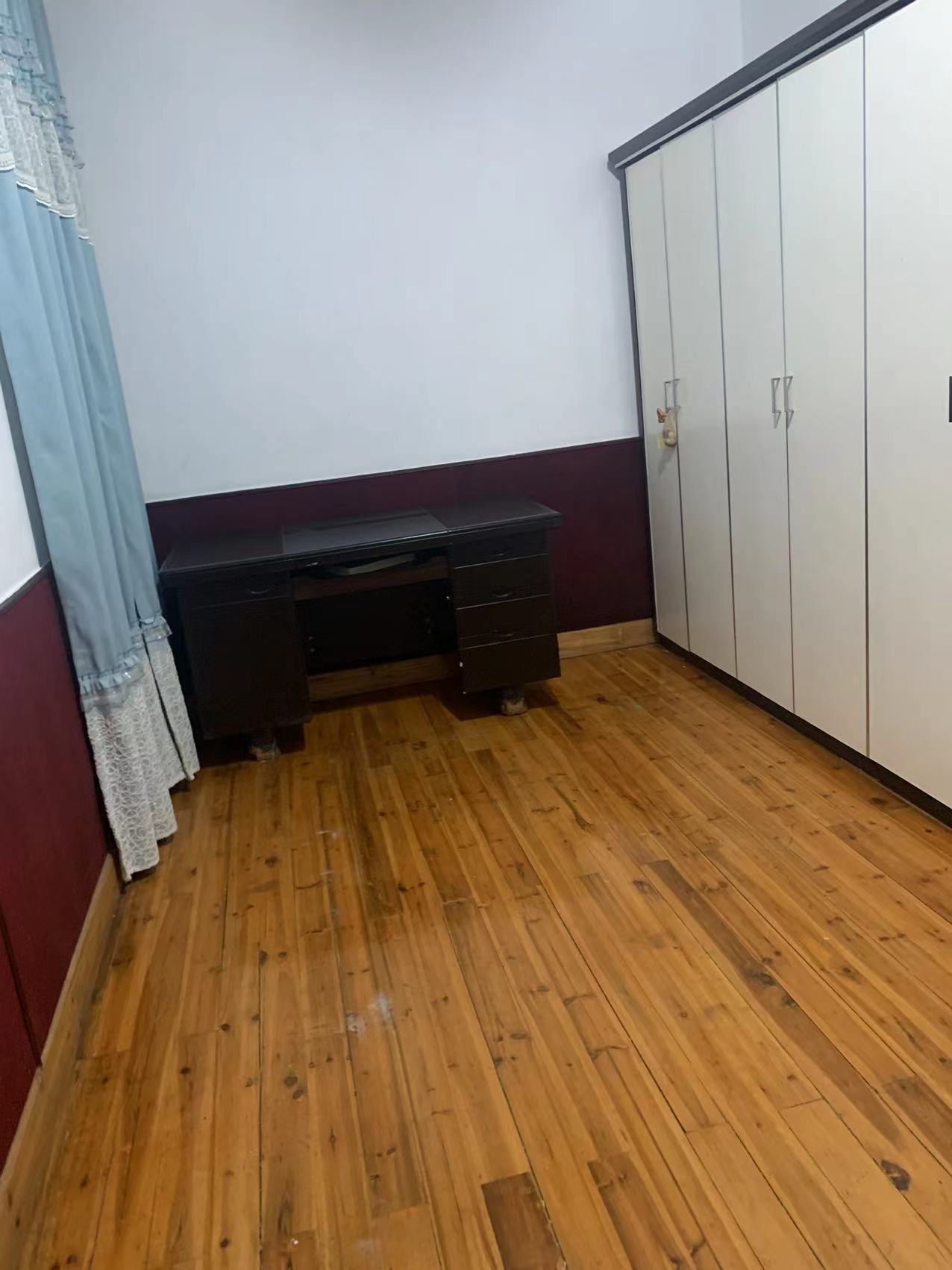 市二中单位房 3室2厅2卫 46.0万 市二中单位房 3室2厅2卫 46.0万室内图