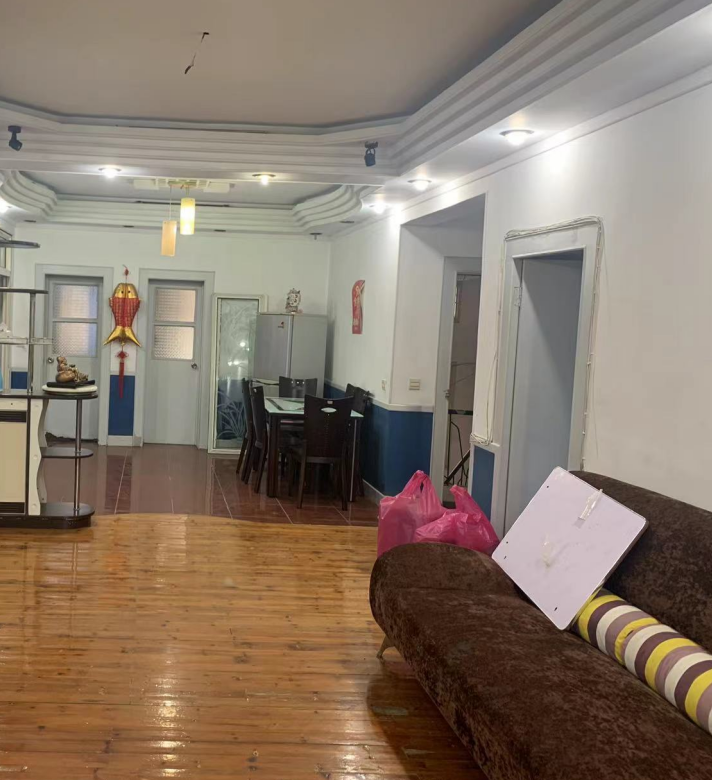 市二中单位房 3室2厅2卫 46.0万 市二中单位房 3室2厅2卫 46.0万室内图