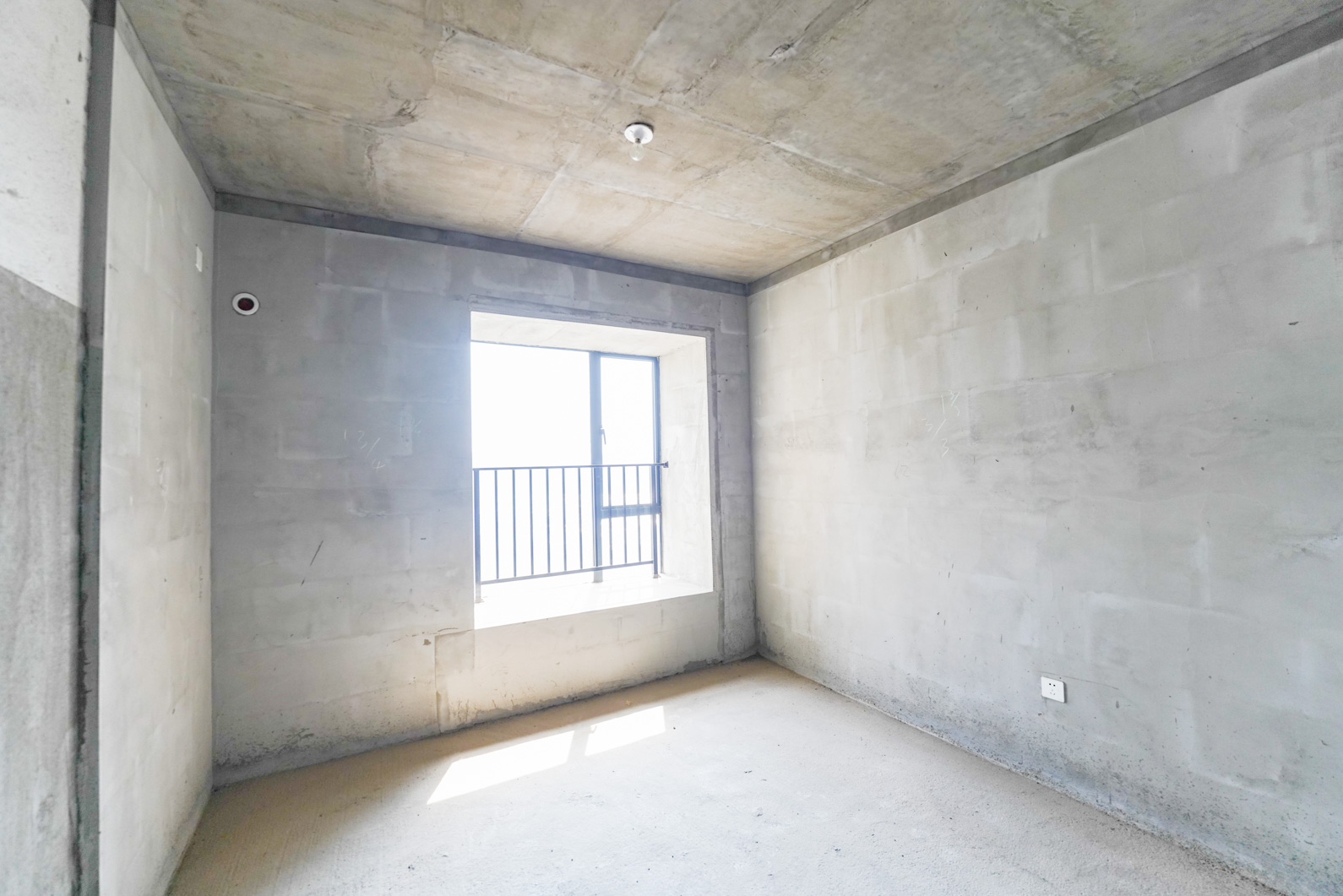 中建嘉和城  3室2厅2卫    112.0万卧室