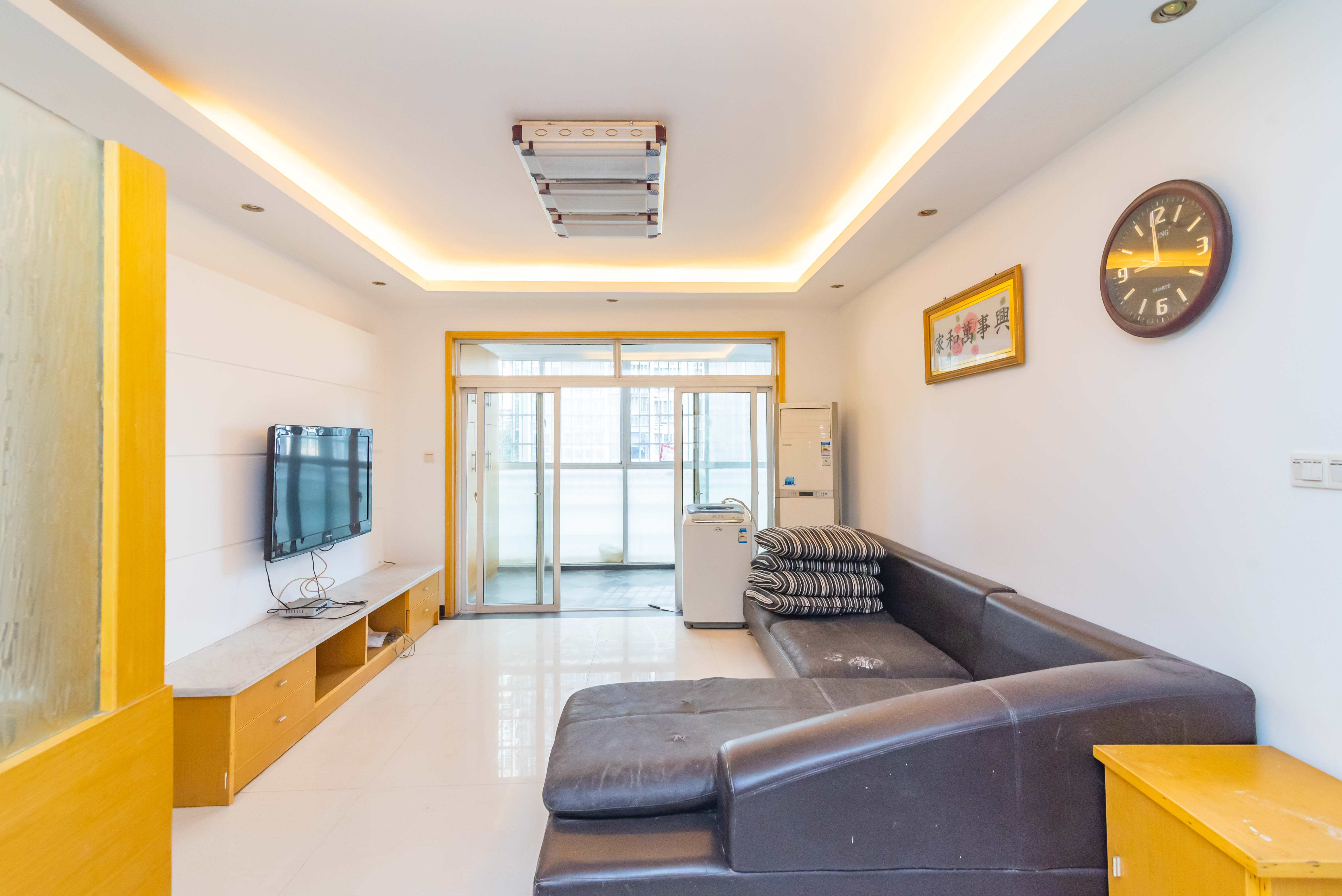 紫晶城 3室2厅2卫 54.80万 紫晶城 3室2厅2卫 54.80万客厅