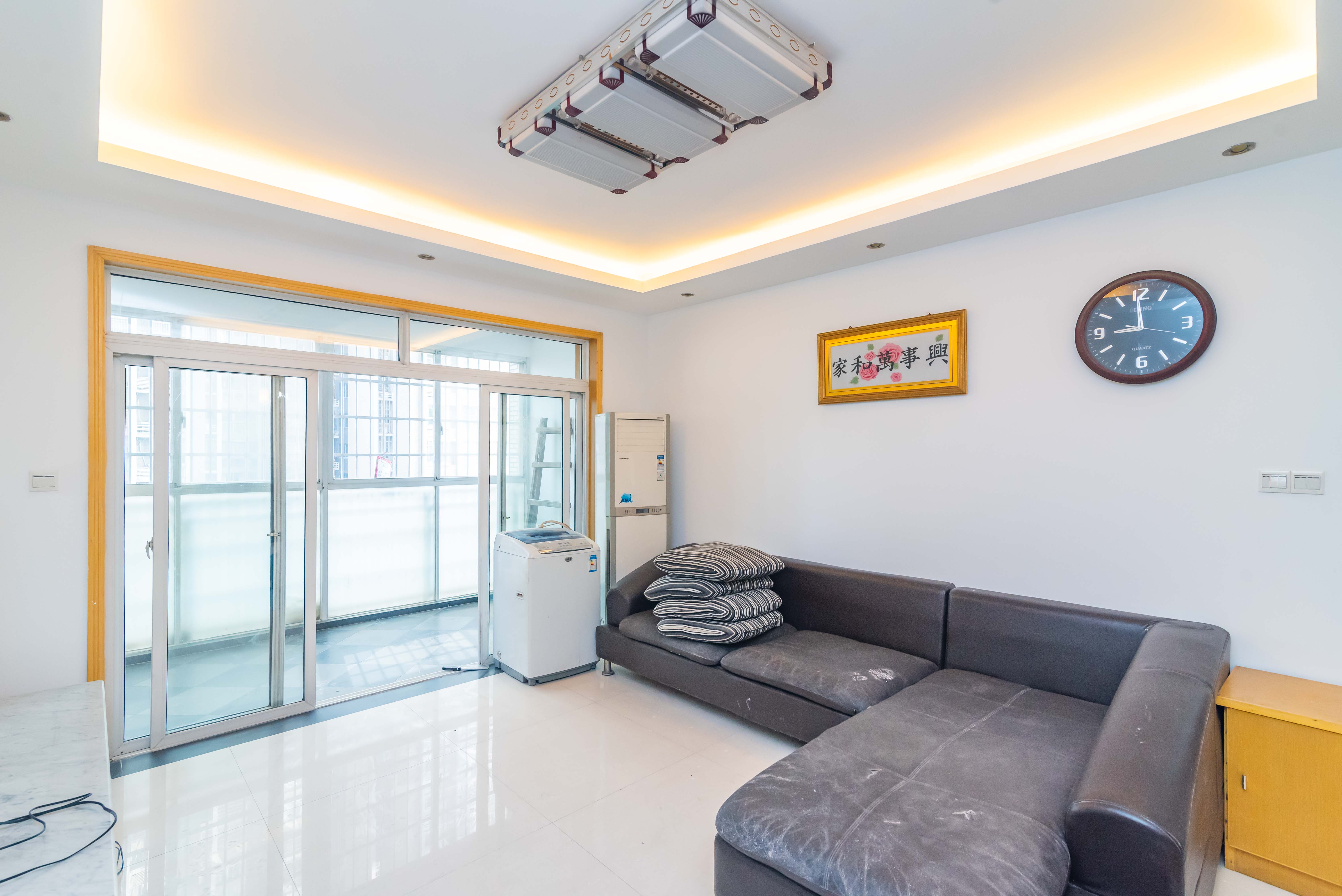 紫晶城 3室2厅2卫 54.80万 紫晶城 3室2厅2卫 54.80万客厅