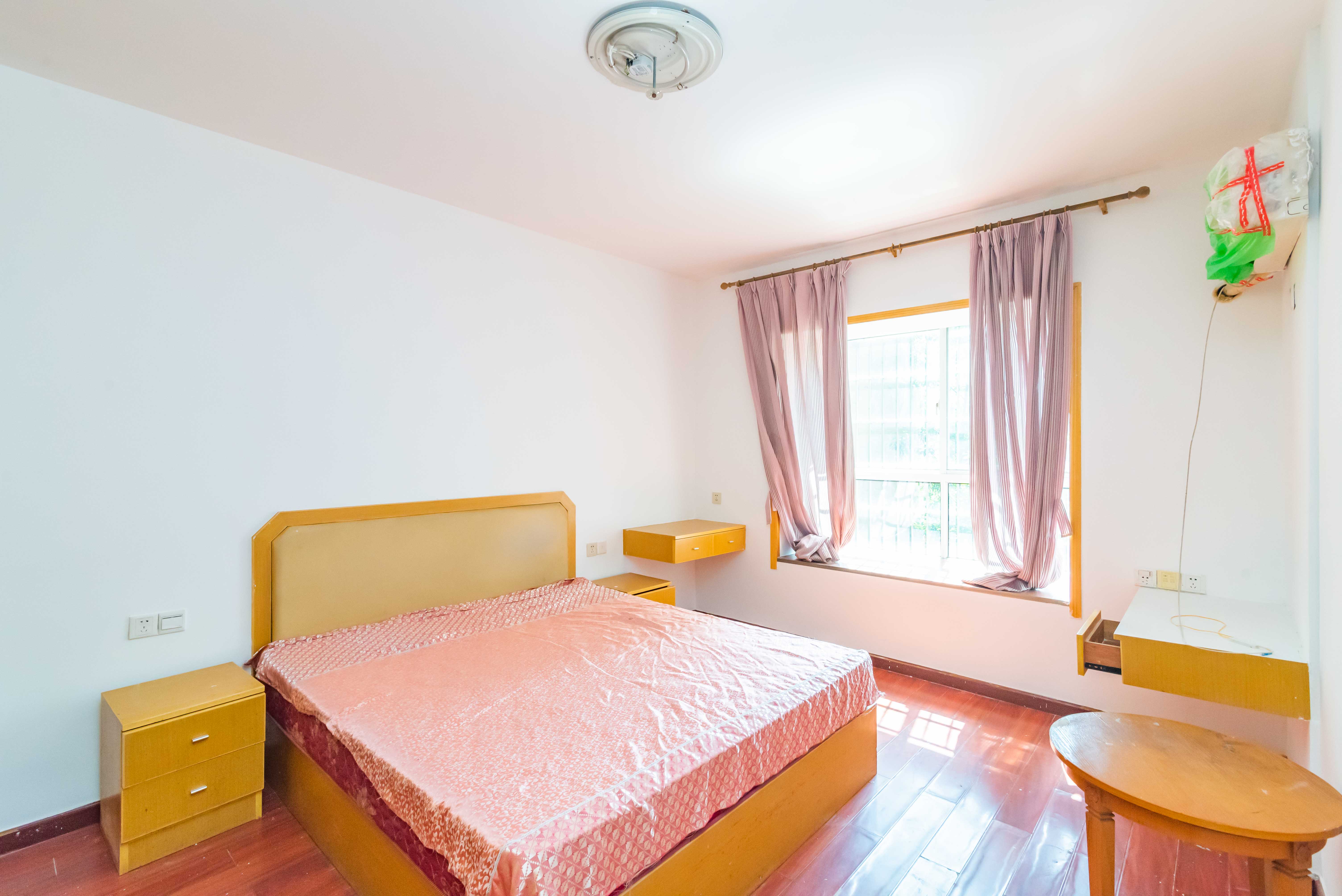 紫晶城 3室2厅2卫 54.80万 紫晶城 3室2厅2卫 54.80万卧室