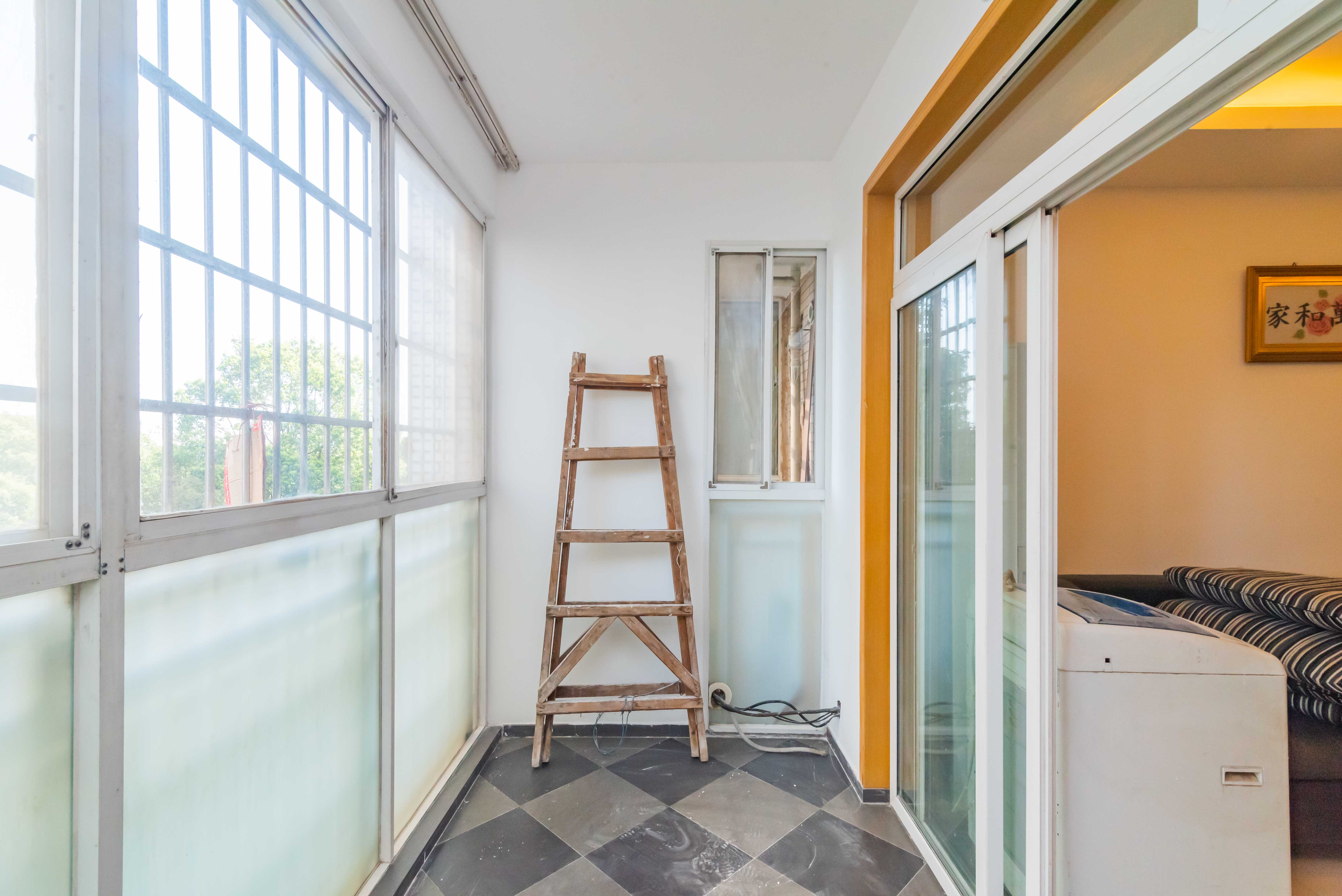 紫晶城 3室2厅2卫 54.80万 紫晶城 3室2厅2卫 54.80万阳台