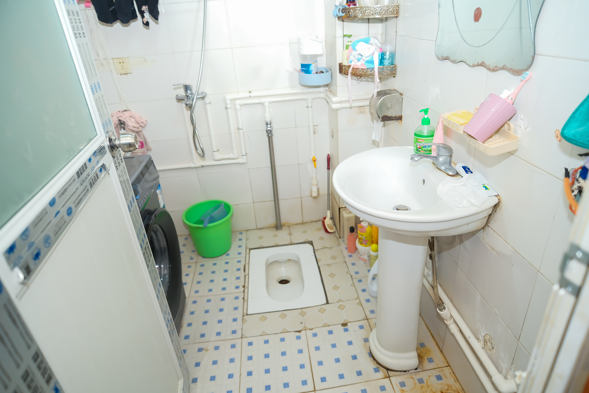 中南汽车世界  2室2厅1卫    39.79万 中南汽车世界  2室2厅1卫    39.79万卫生间