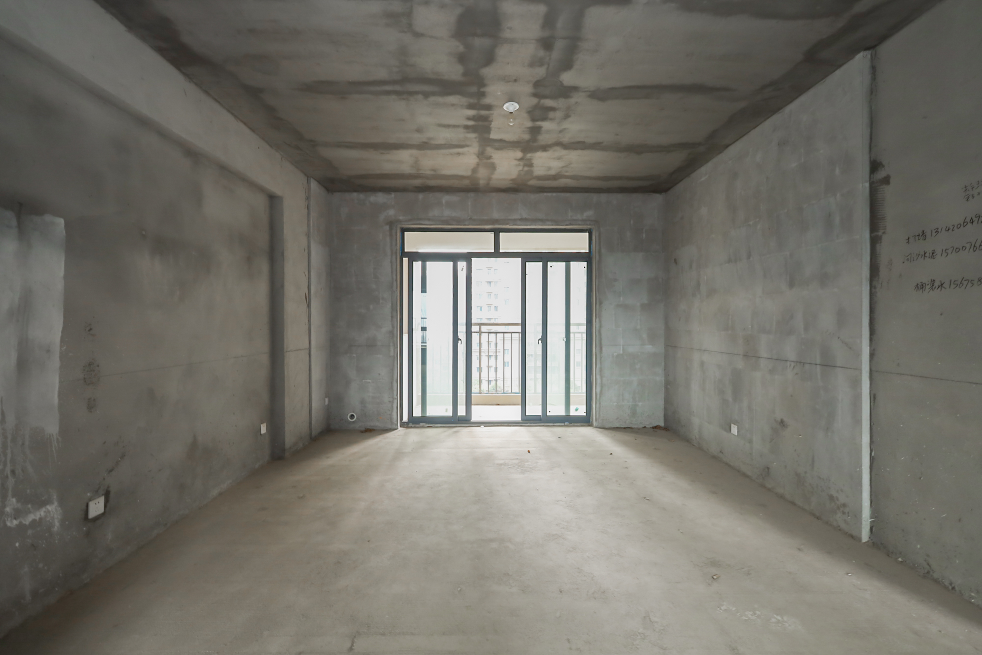 澳海澜庭 3室2厅1卫 75.0万 澳海澜庭 3室2厅1卫 75.0万客厅