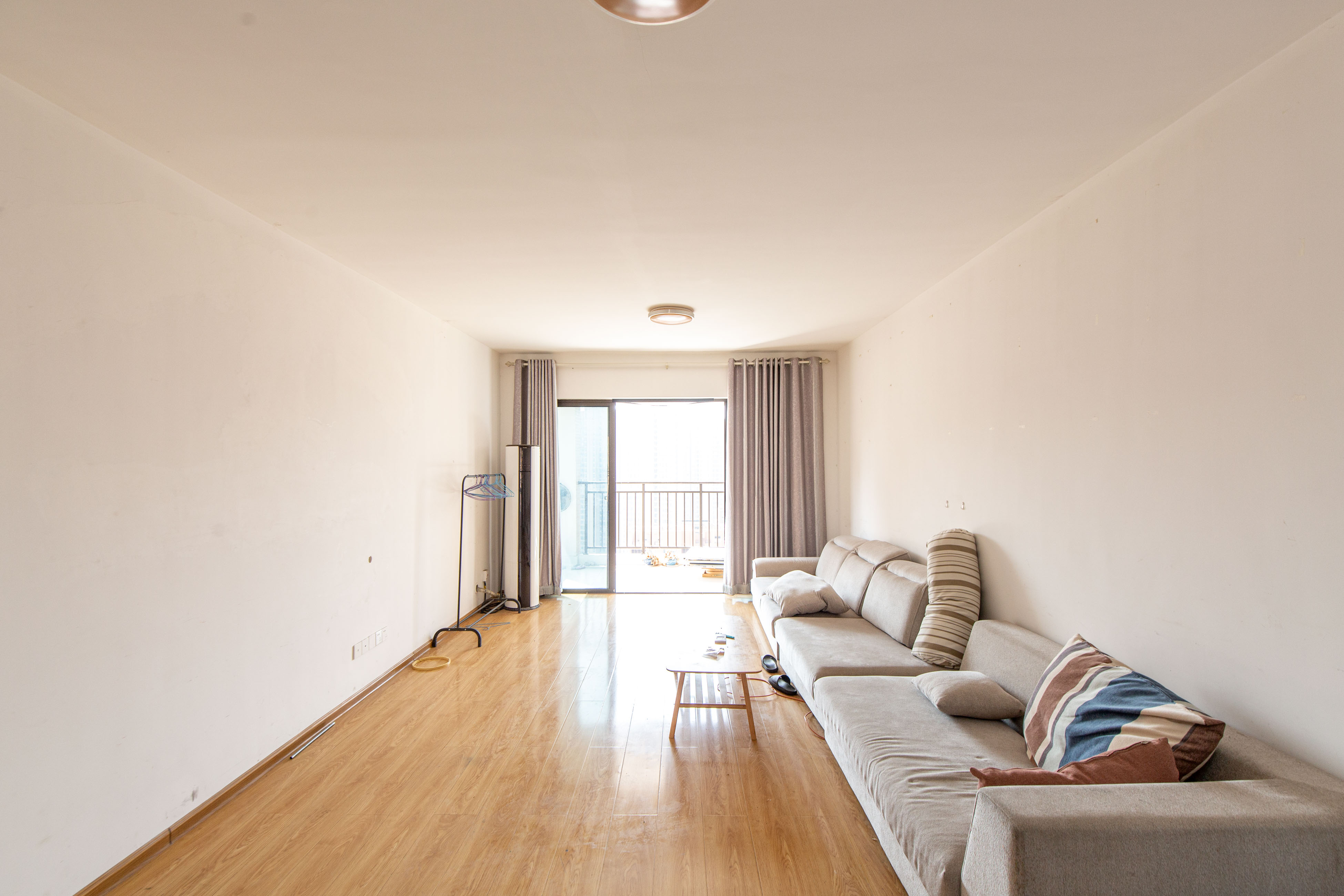 德润小区(丰升德润小区) 4室2厅2卫 140.00万 德润小区(丰升德润小区) 4室2厅2卫 140.00万客厅