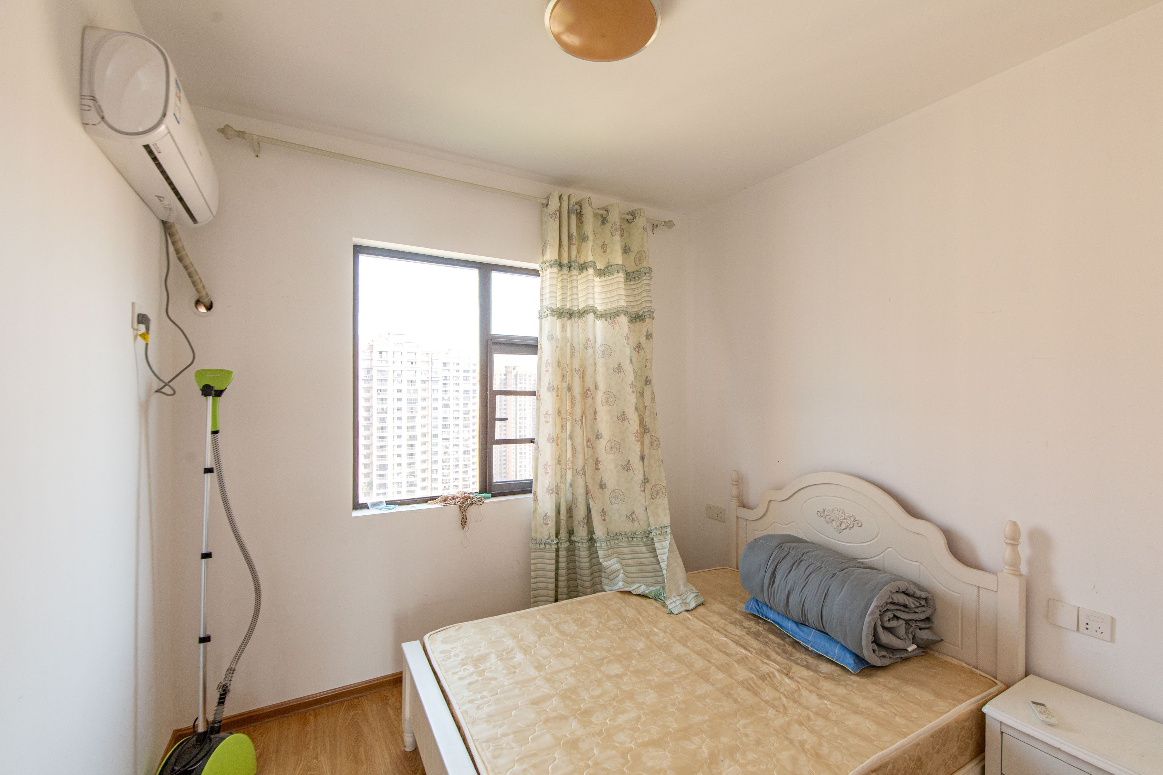 德润小区(丰升德润小区) 4室2厅2卫 140.00万 德润小区(丰升德润小区) 4室2厅2卫 140.00万卧室