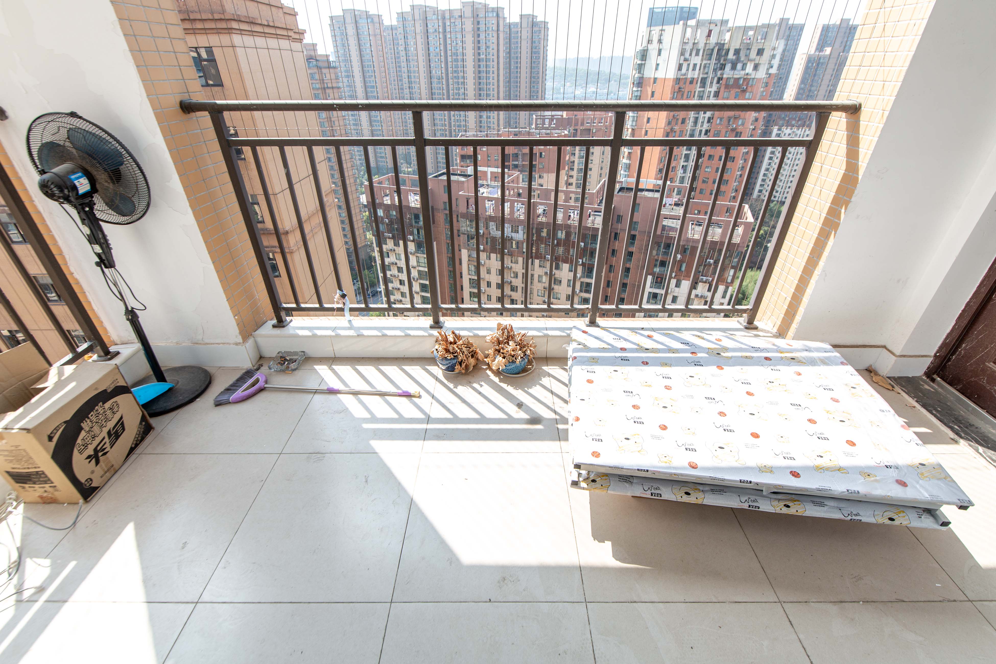 德润小区(丰升德润小区) 4室2厅2卫 140.00万 德润小区(丰升德润小区) 4室2厅2卫 140.00万阳台