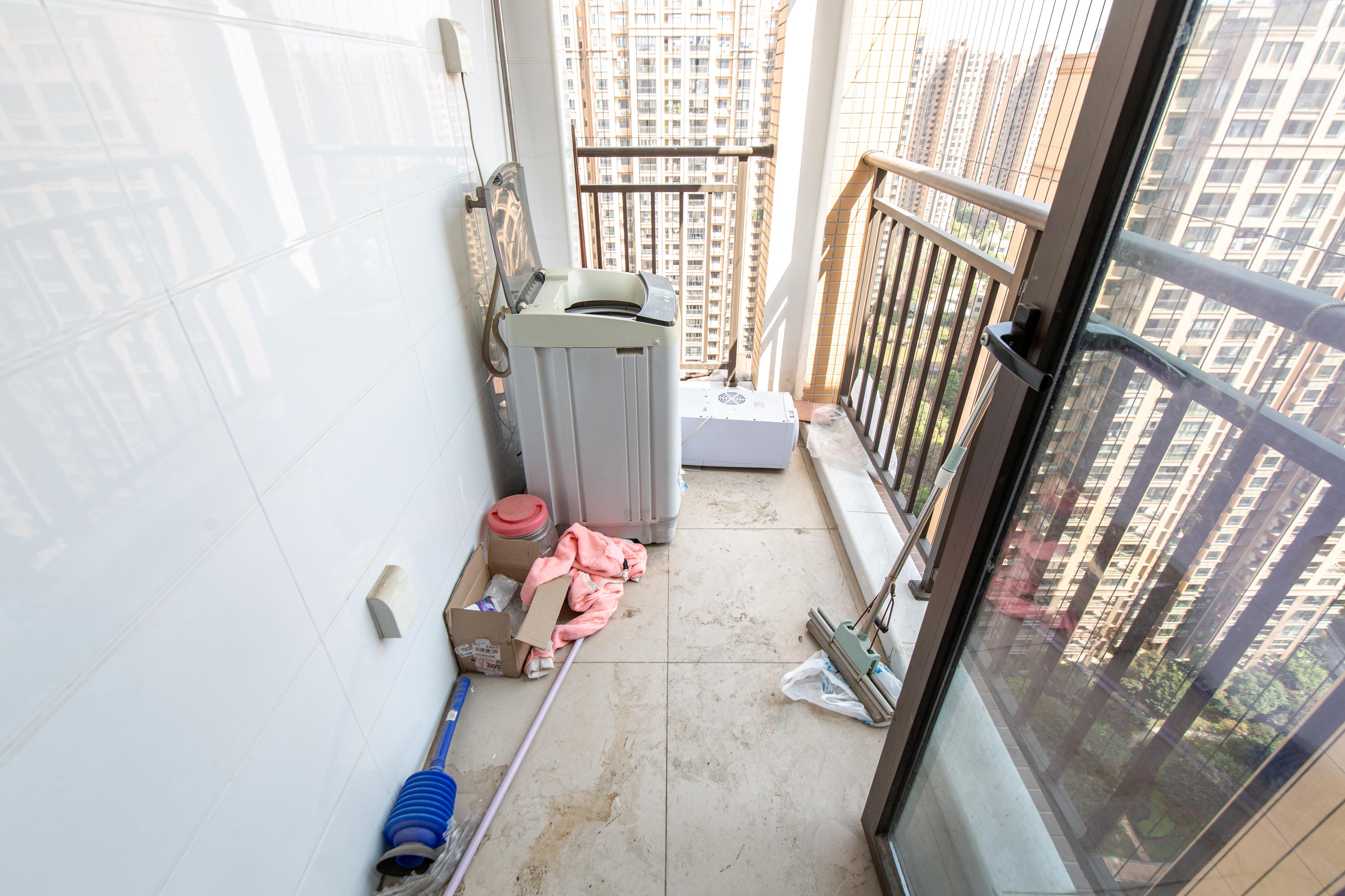 德润小区(丰升德润小区) 4室2厅2卫 140.00万 德润小区(丰升德润小区) 4室2厅2卫 140.00万阳台