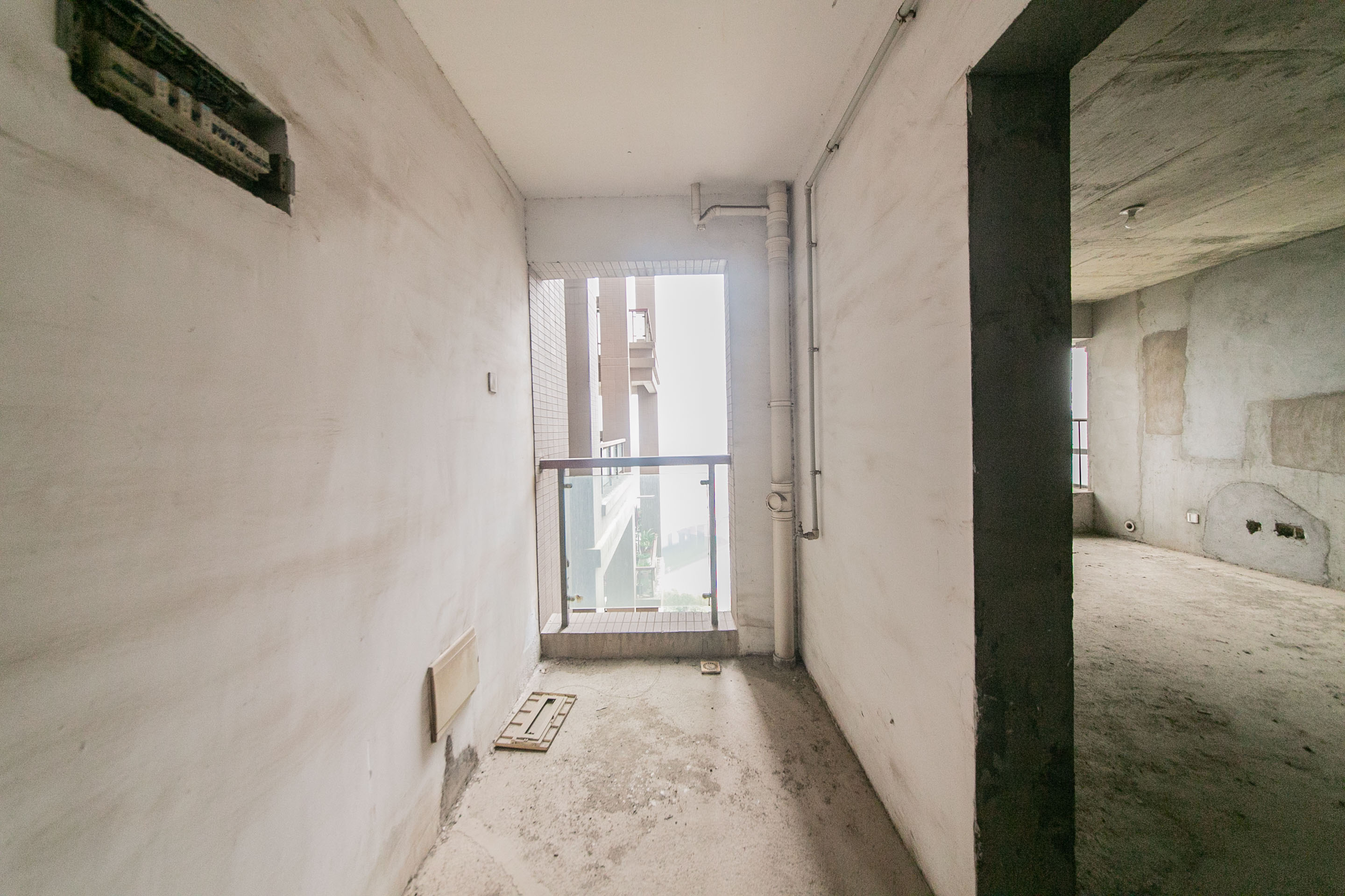 双湾国际(湘江御景花园) 4室2厅2卫 120.0万 双湾国际(湘江御景花园) 4室2厅2卫 120.0万阳台