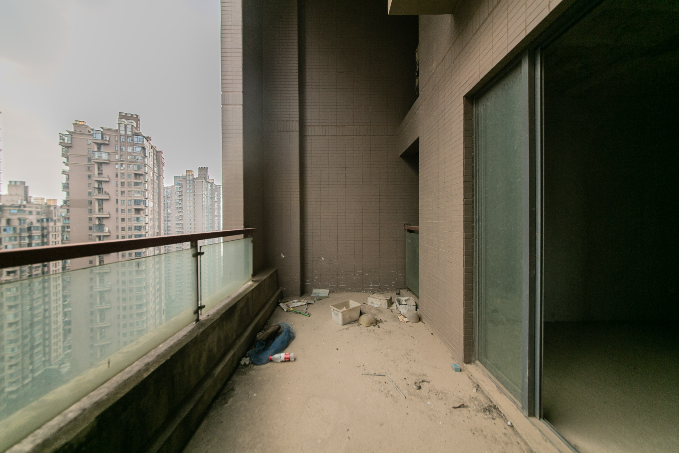 双湾国际(湘江御景花园) 4室2厅2卫 120.0万 双湾国际(湘江御景花园) 4室2厅2卫 120.0万阳台