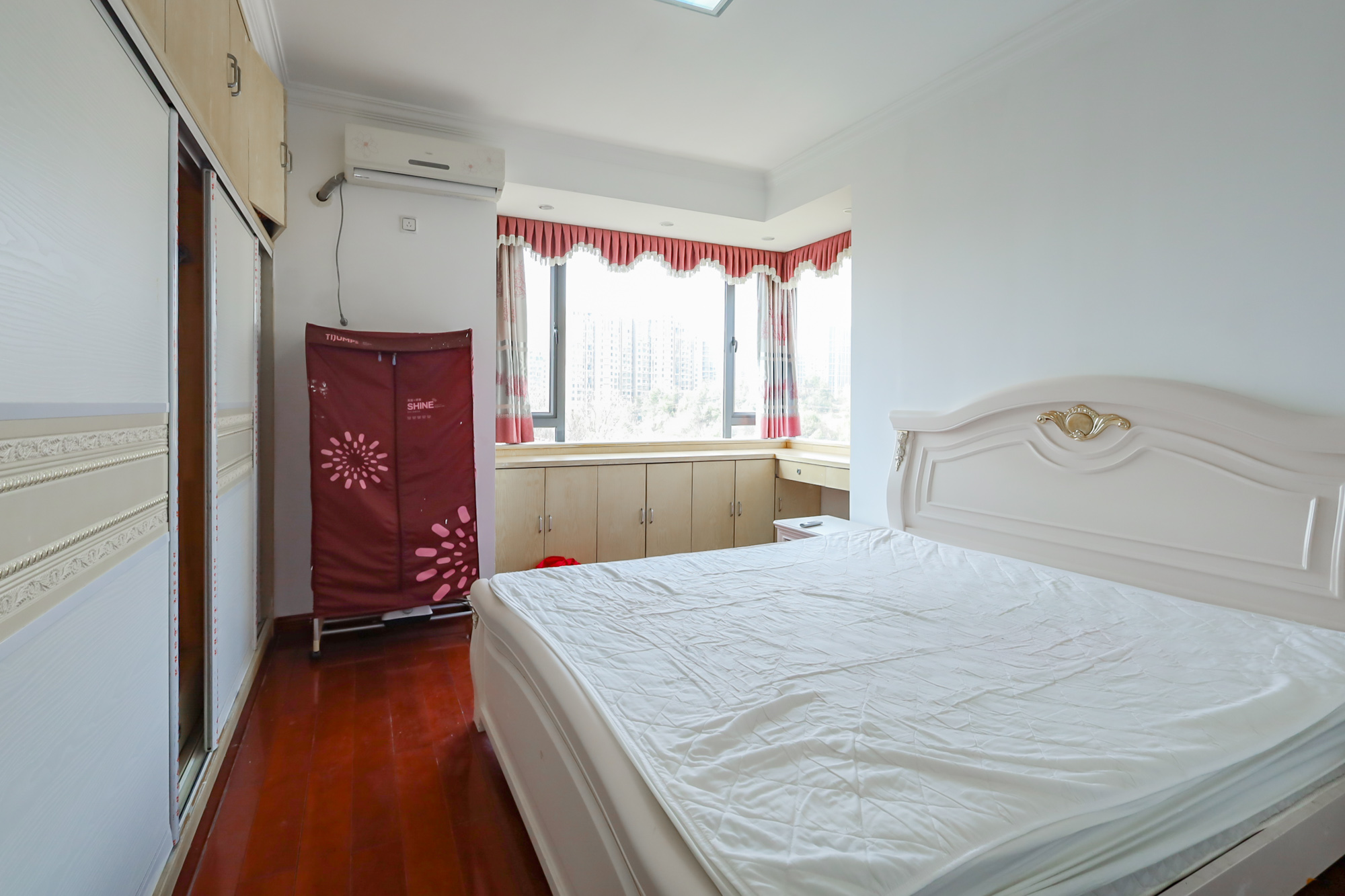 卓越蔚蓝海岸二期  3室2厅2卫    161.8万卧室