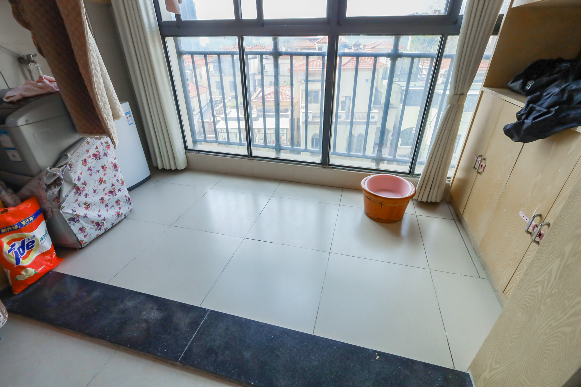 卓越蔚蓝海岸二期  3室2厅2卫    161.8万阳台