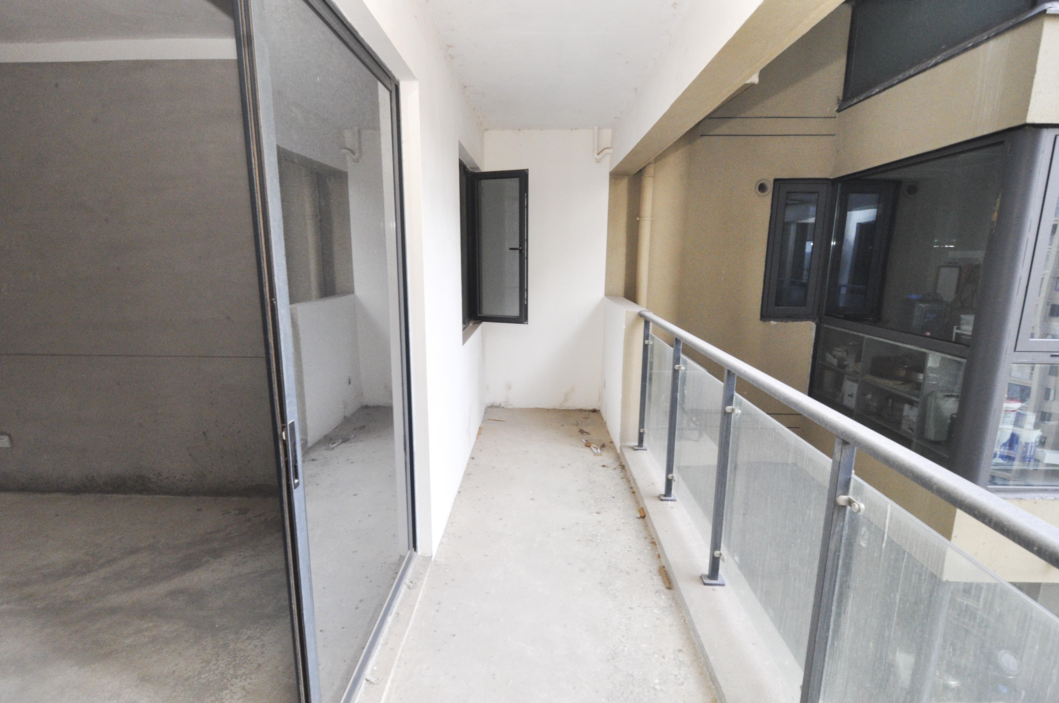 中建梅溪湖中心  4室2厅2卫   266.00万其他
