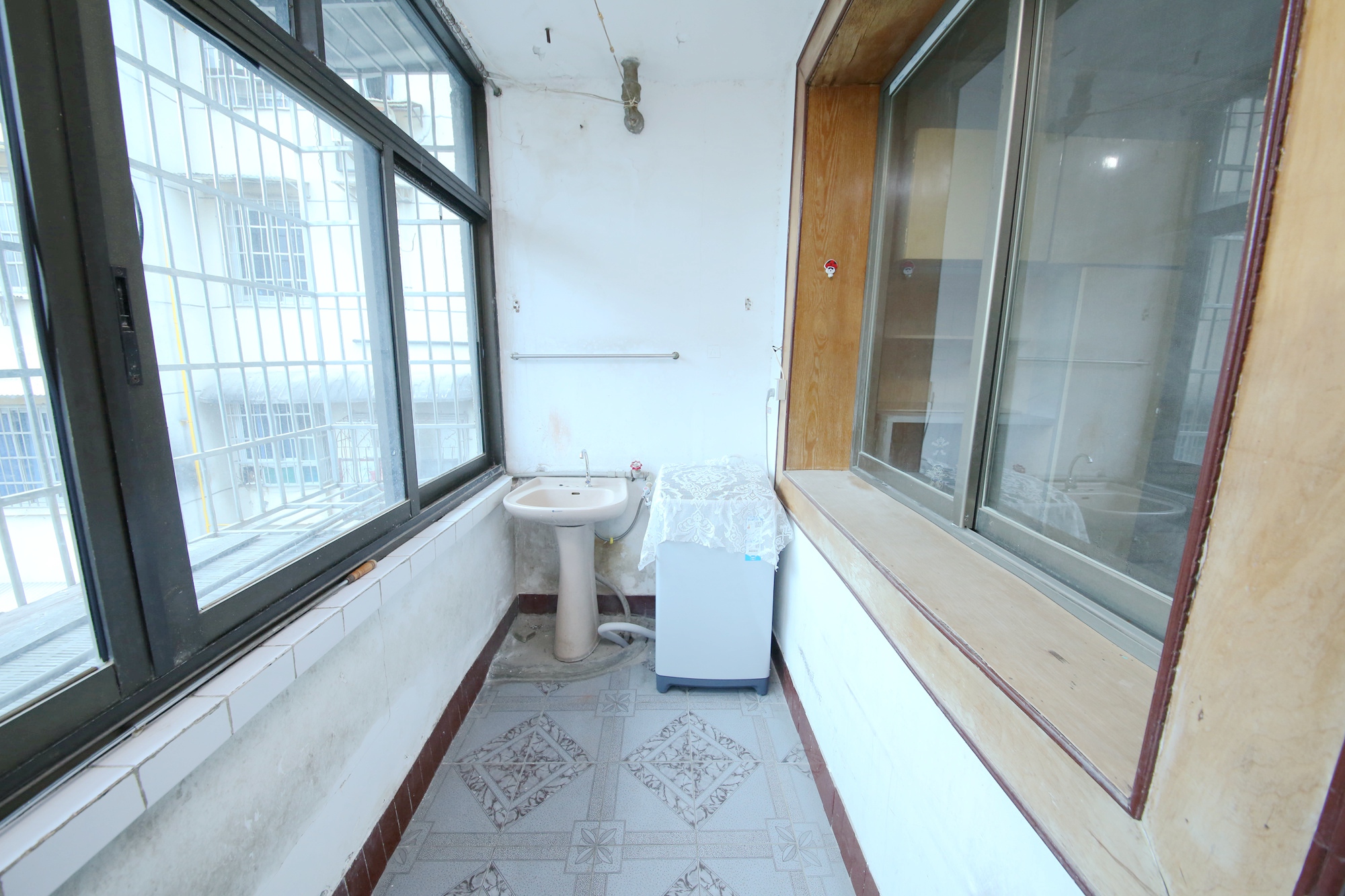 营盘街社区  2室1厅1卫   68.00万阳台