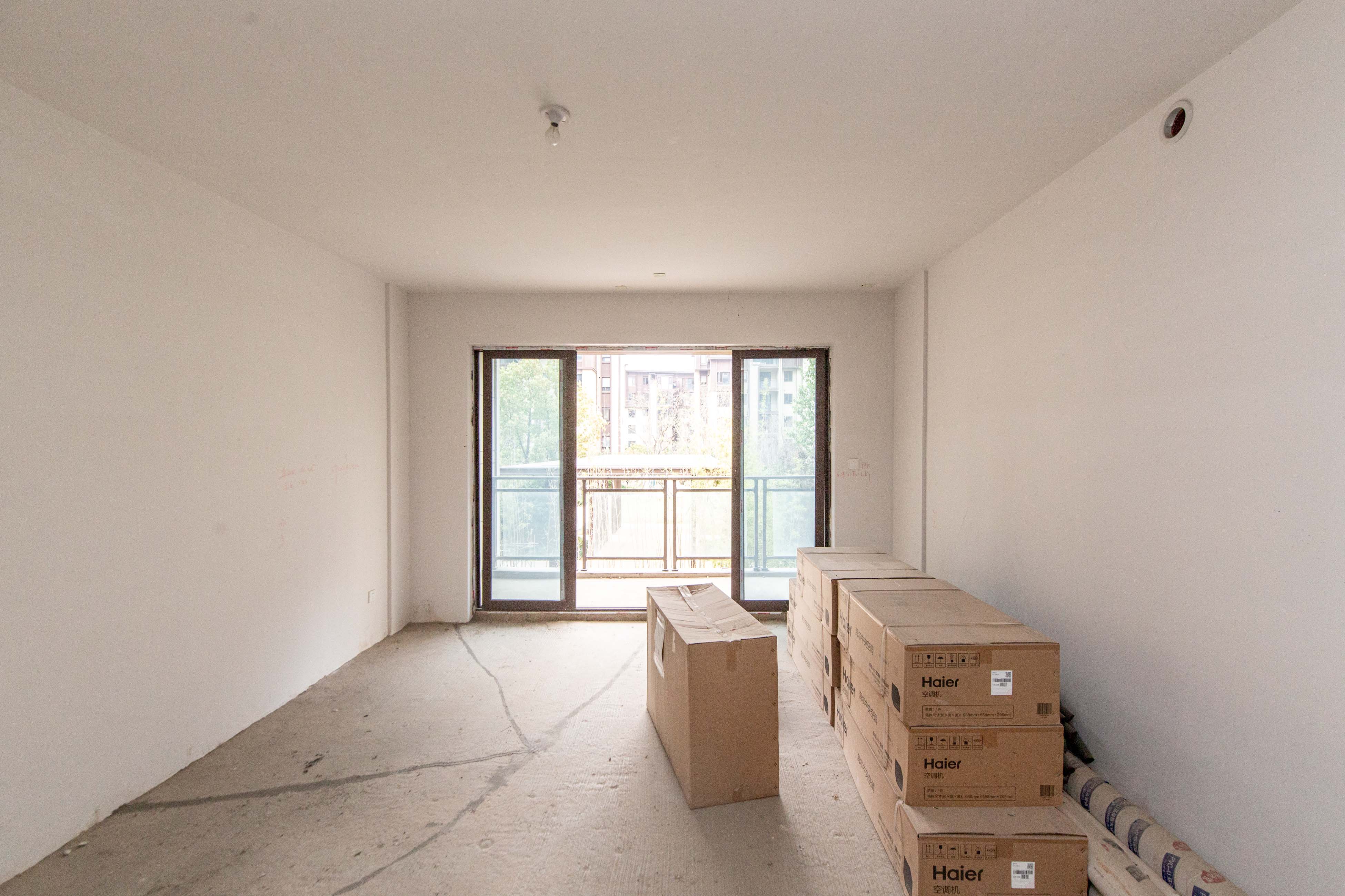 鑫苑木莲世家  4室2厅2卫   245.00万 鑫苑木莲世家  4室2厅2卫   245.00万客厅