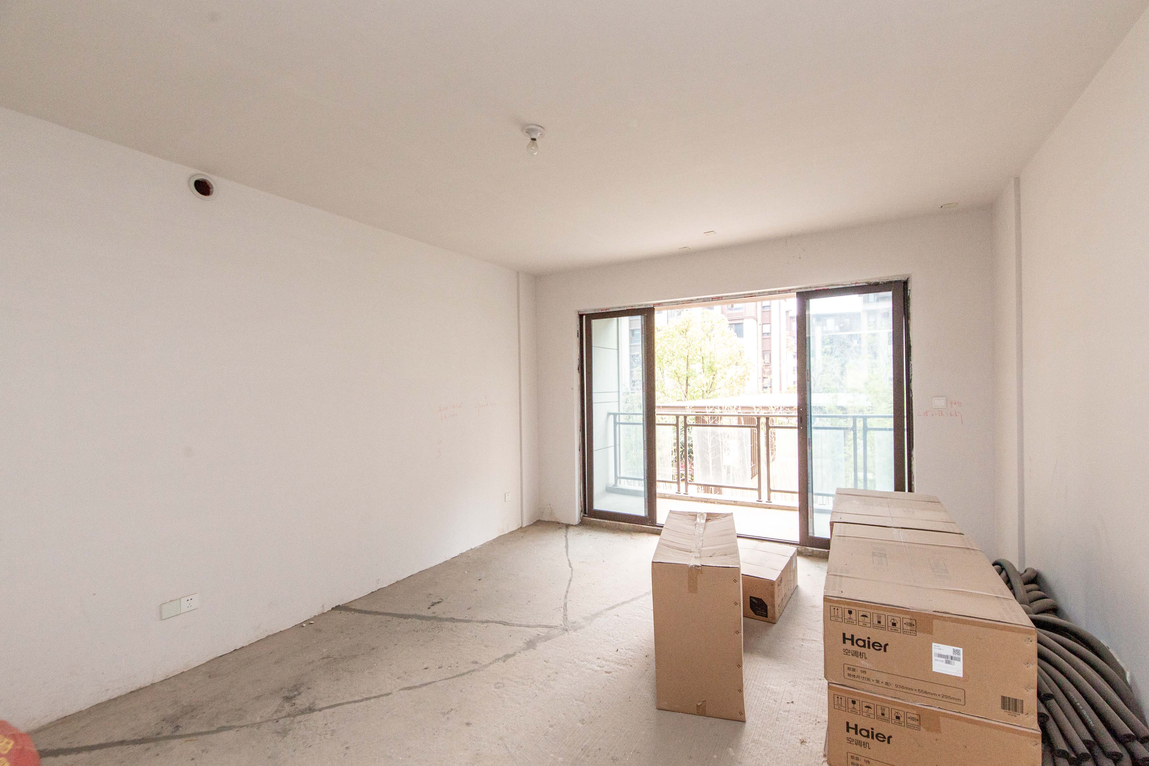 鑫苑木莲世家  4室2厅2卫   245.00万 鑫苑木莲世家  4室2厅2卫   245.00万客厅