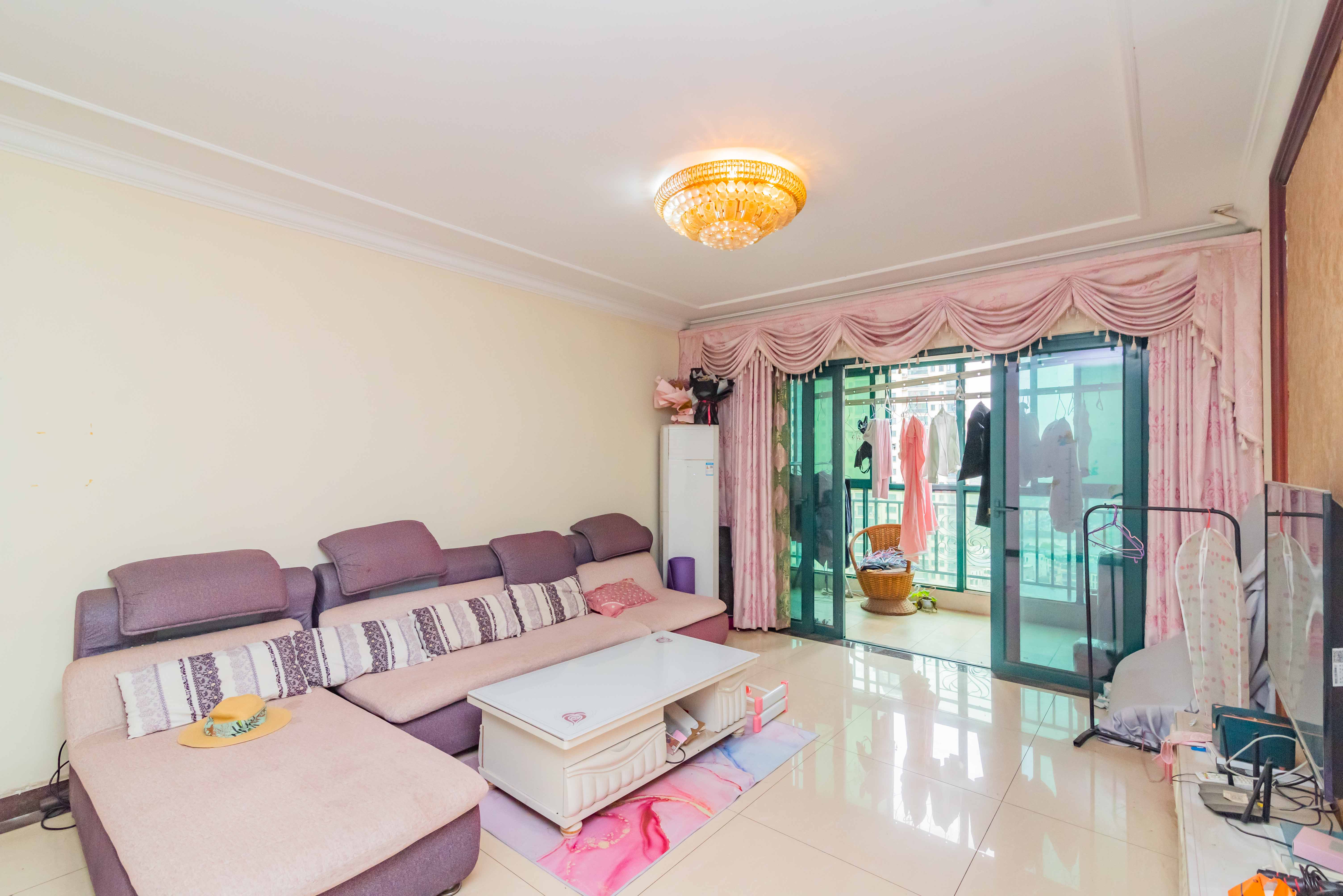 恒大雅苑 3室2厅1卫 100.0万 恒大雅苑 3室2厅1卫 100.0万客厅