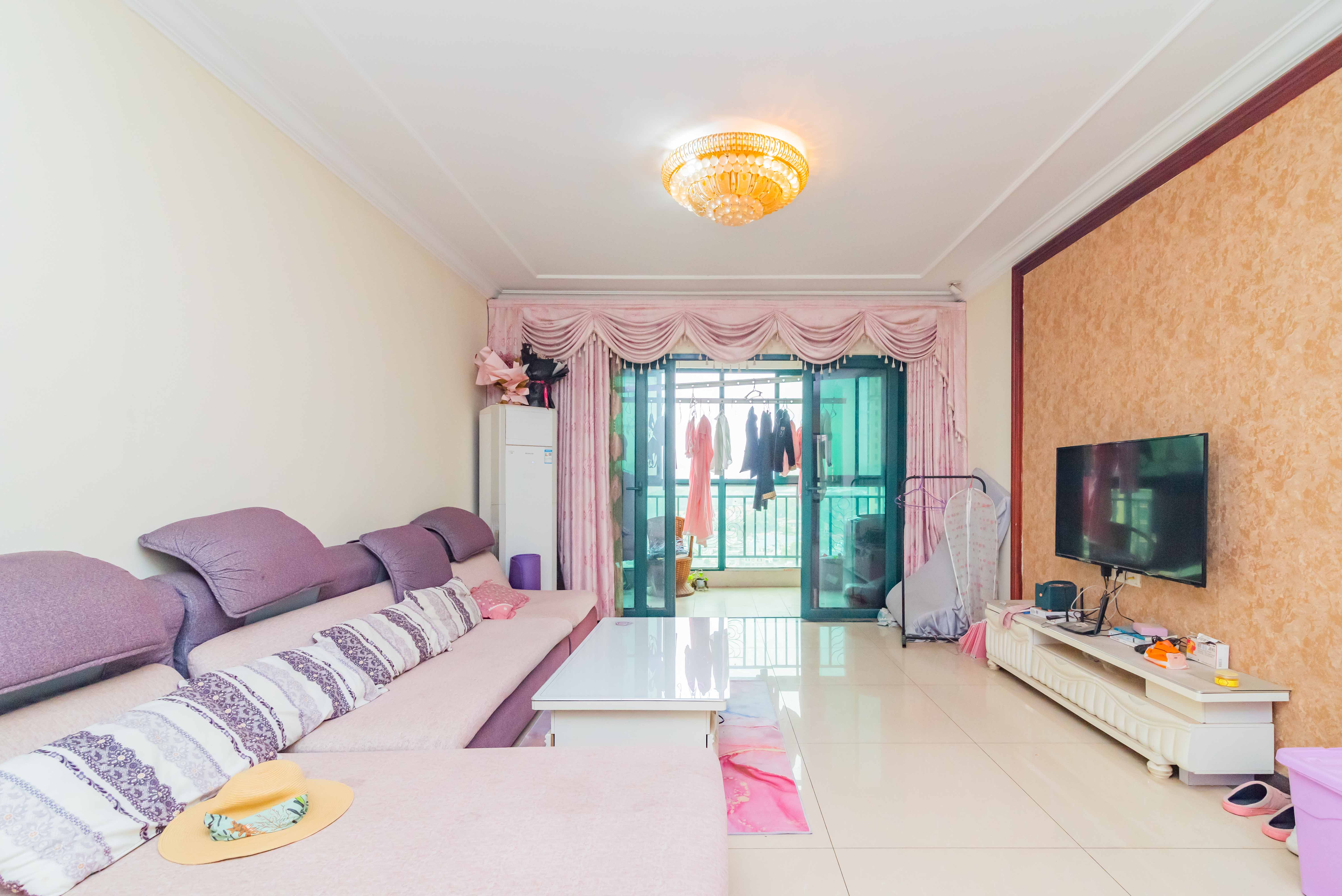 恒大雅苑 3室2厅1卫 100.0万 恒大雅苑 3室2厅1卫 100.0万客厅