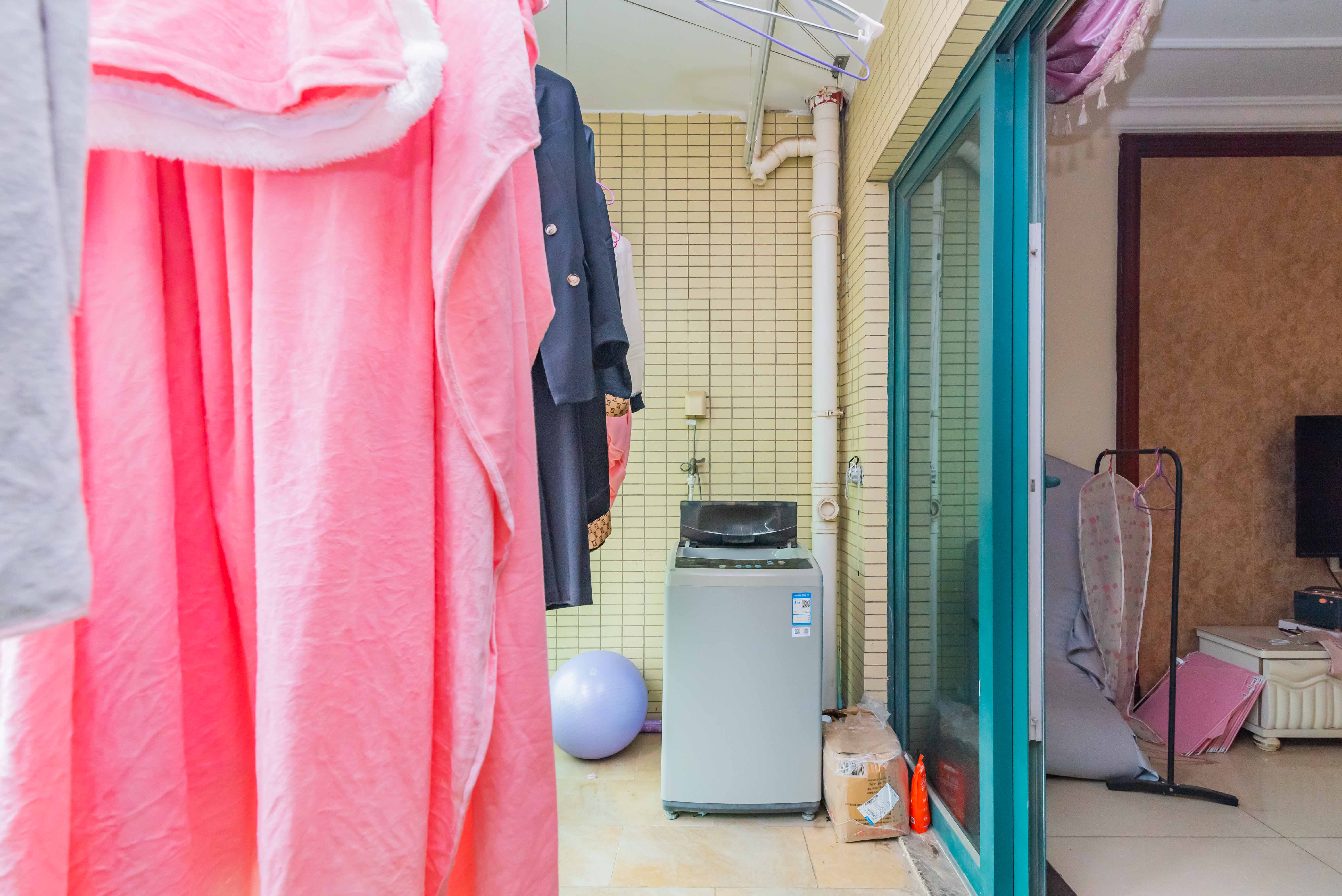 恒大雅苑 3室2厅1卫 100.0万 恒大雅苑 3室2厅1卫 100.0万阳台